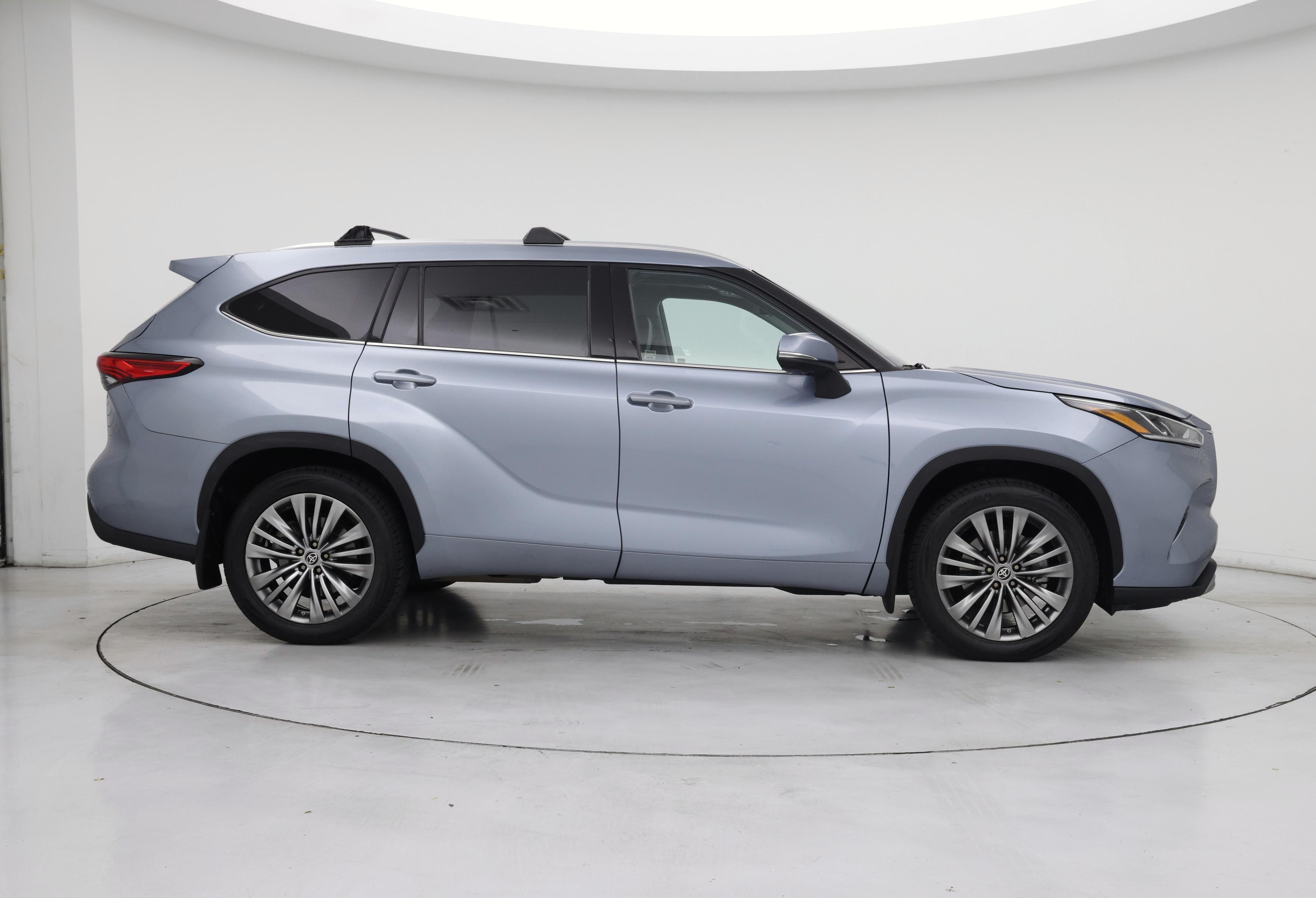 Thumbnail: 2021 Toyota Highlander - 7