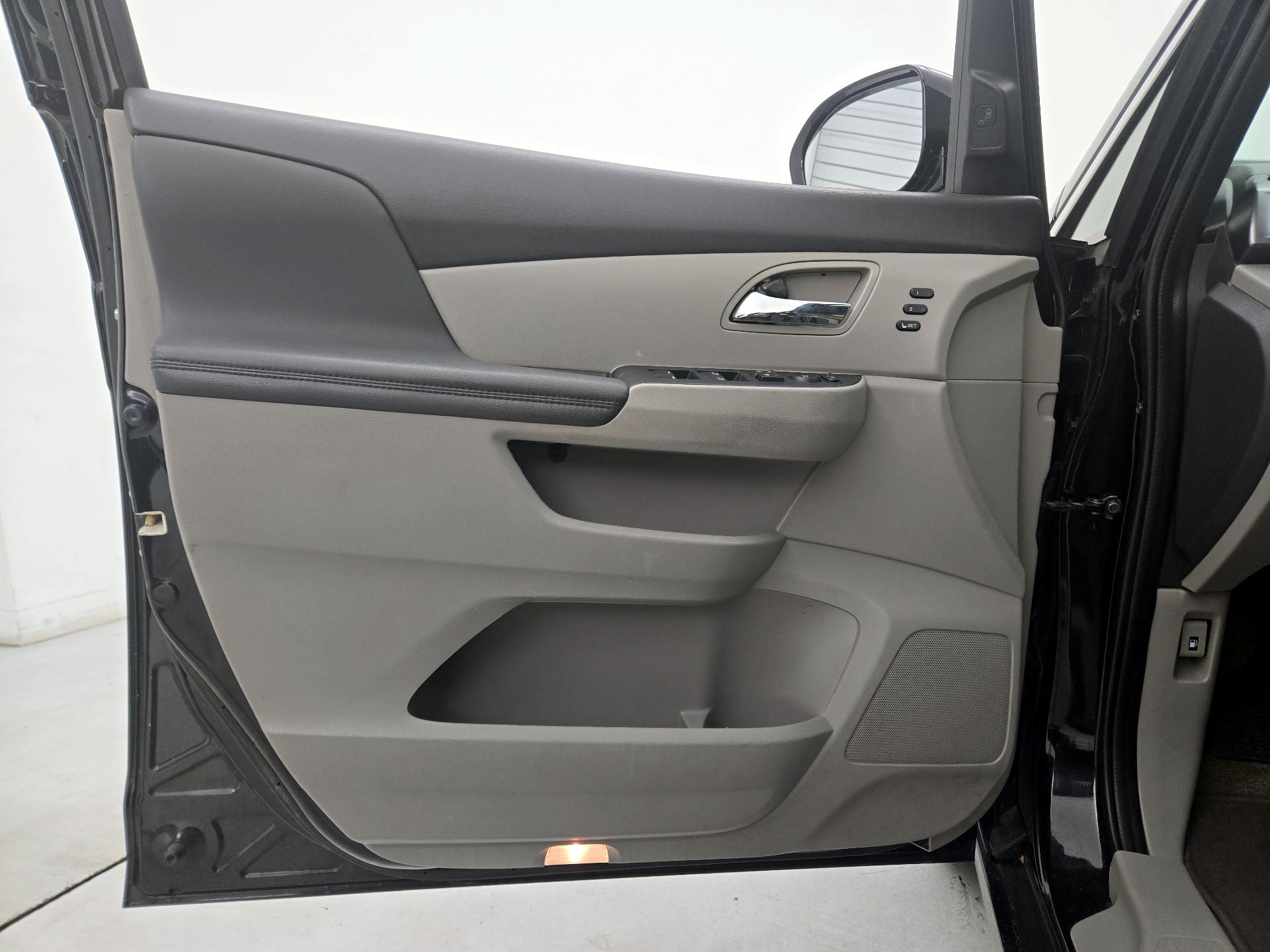 Thumbnail: 2015 Honda Odyssey - 12