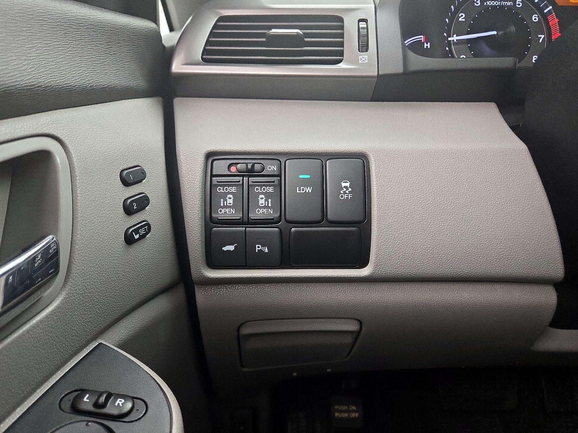 Thumbnail: 2015 Honda Odyssey - 13