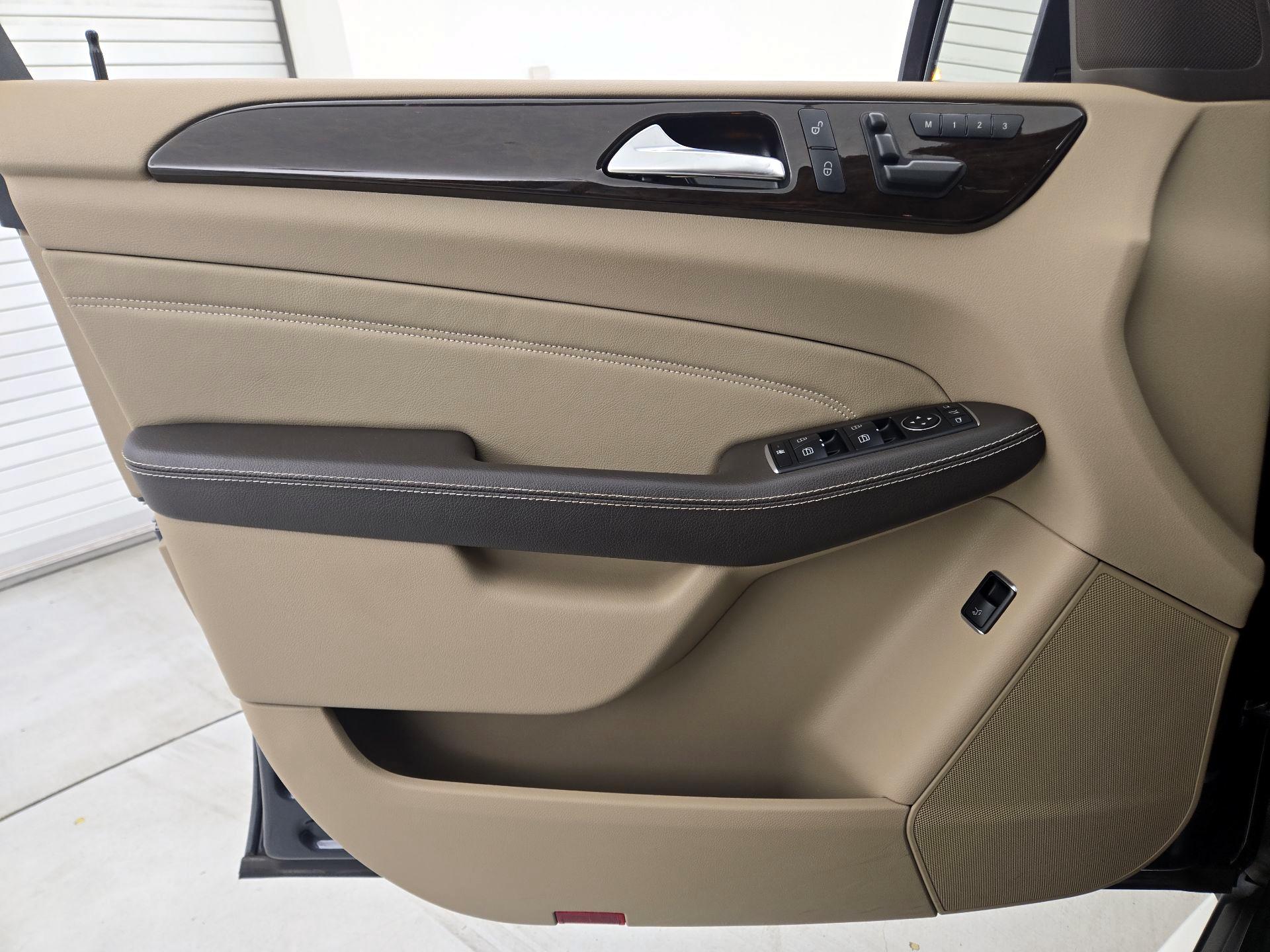 Thumbnail: 2015 Mercedes-Benz M-Class - 12