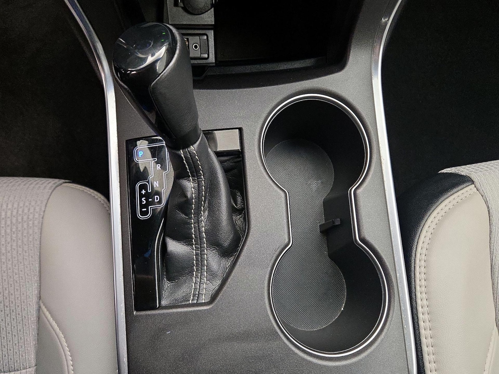 2016 Toyota Camry Special Edition - Photo 18