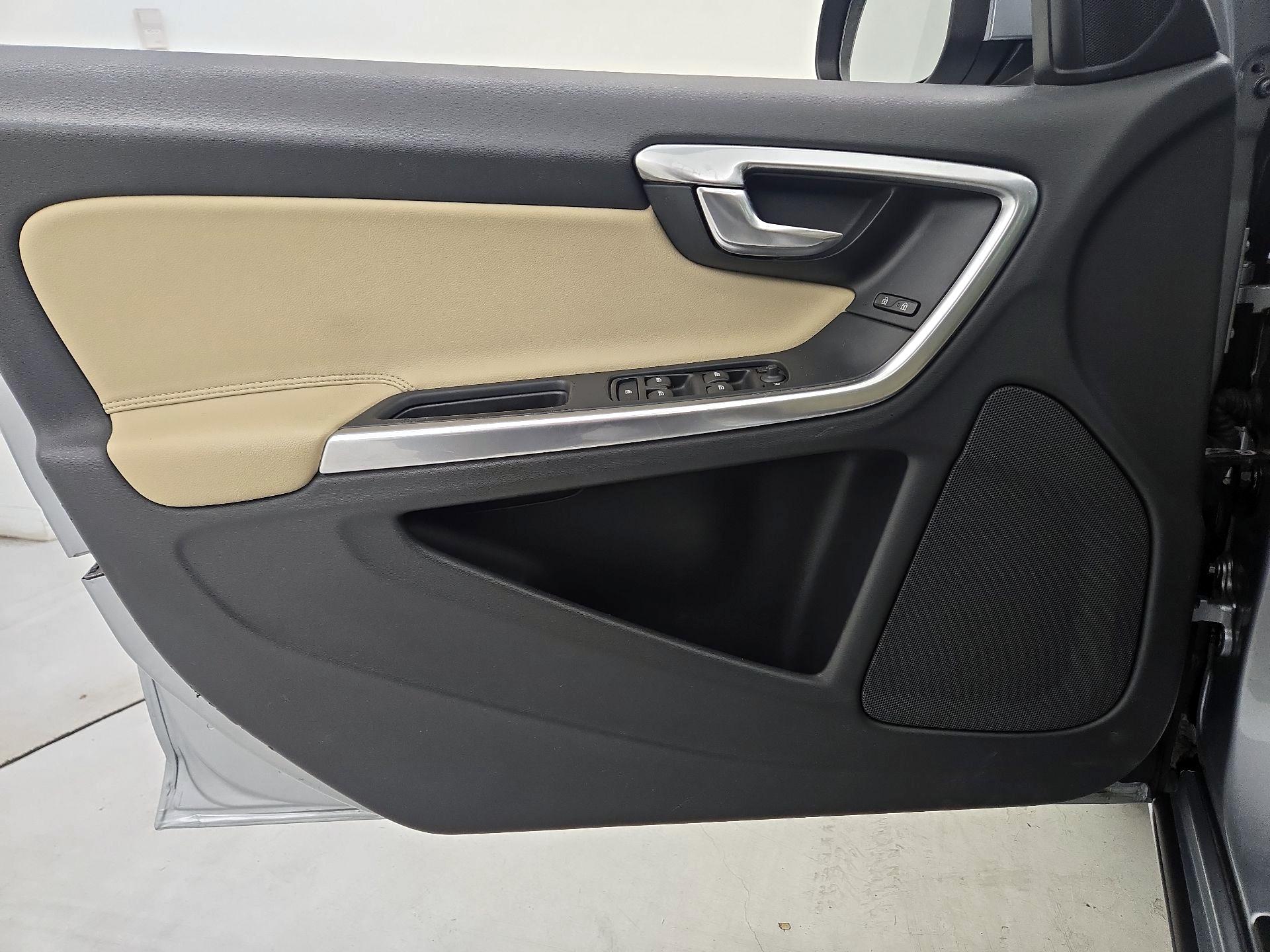 Thumbnail: 2017 Volvo S60 - 12