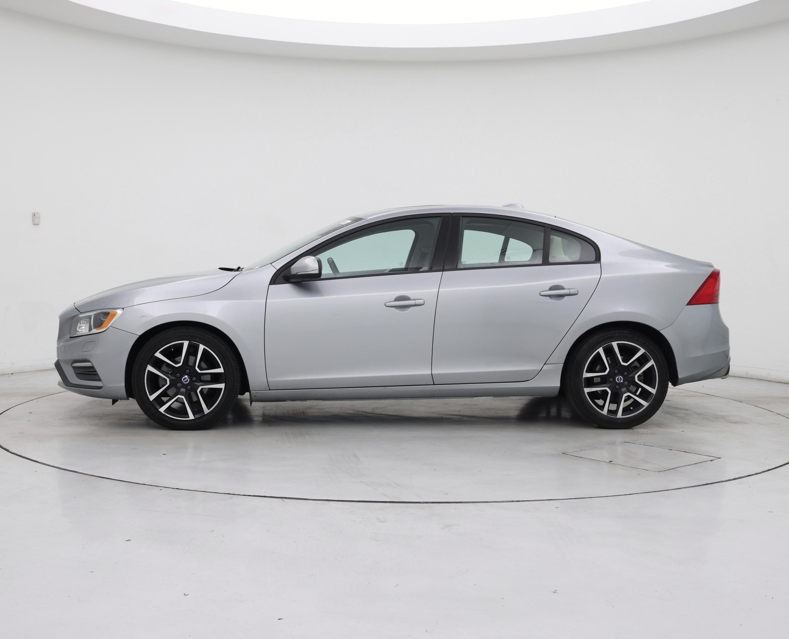 Thumbnail: 2017 Volvo S60 - 3