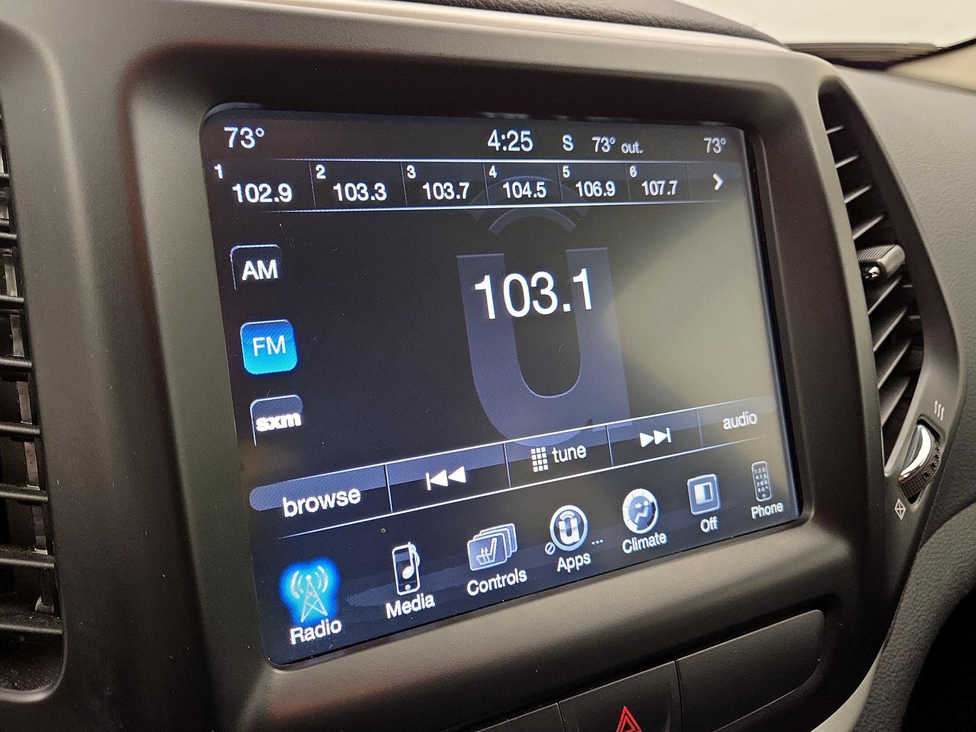 Thumbnail: 2018 Jeep Cherokee - 15