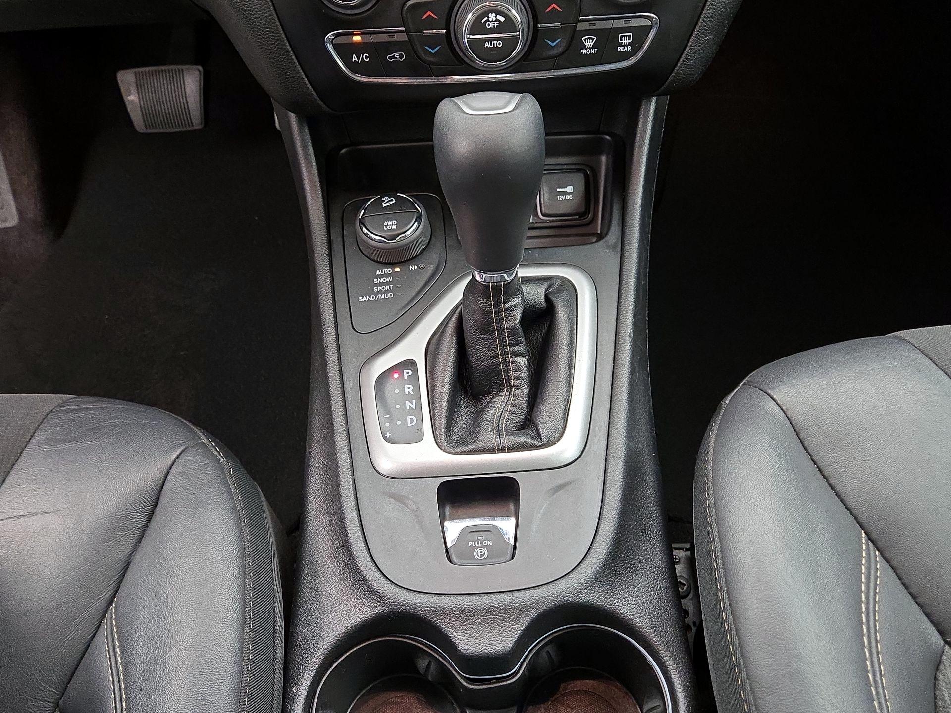 Thumbnail: 2018 Jeep Cherokee - 17