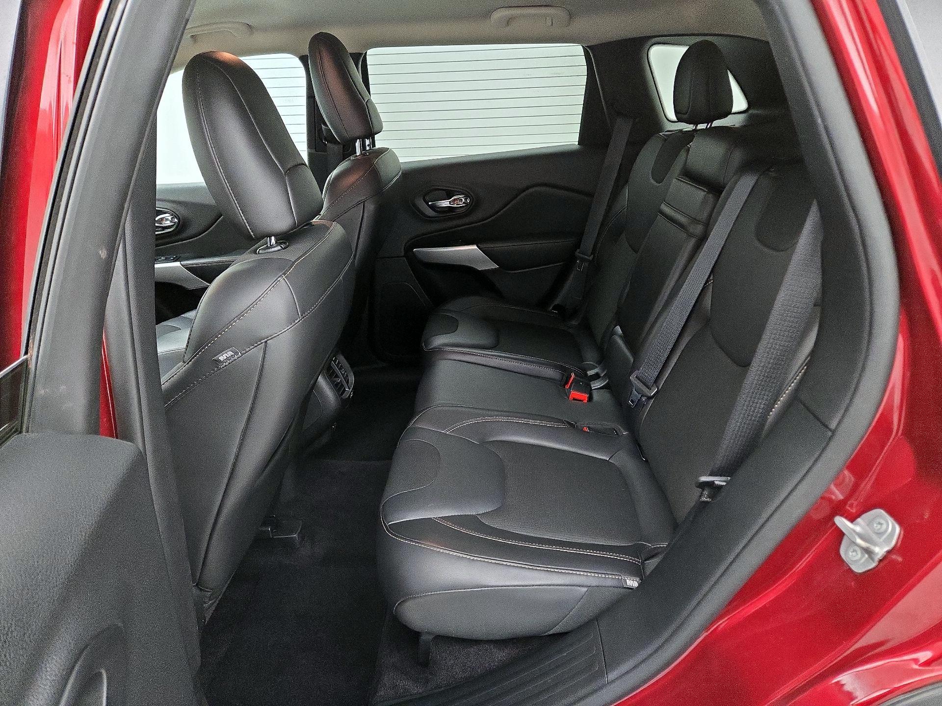 Thumbnail: 2018 Jeep Cherokee - 18