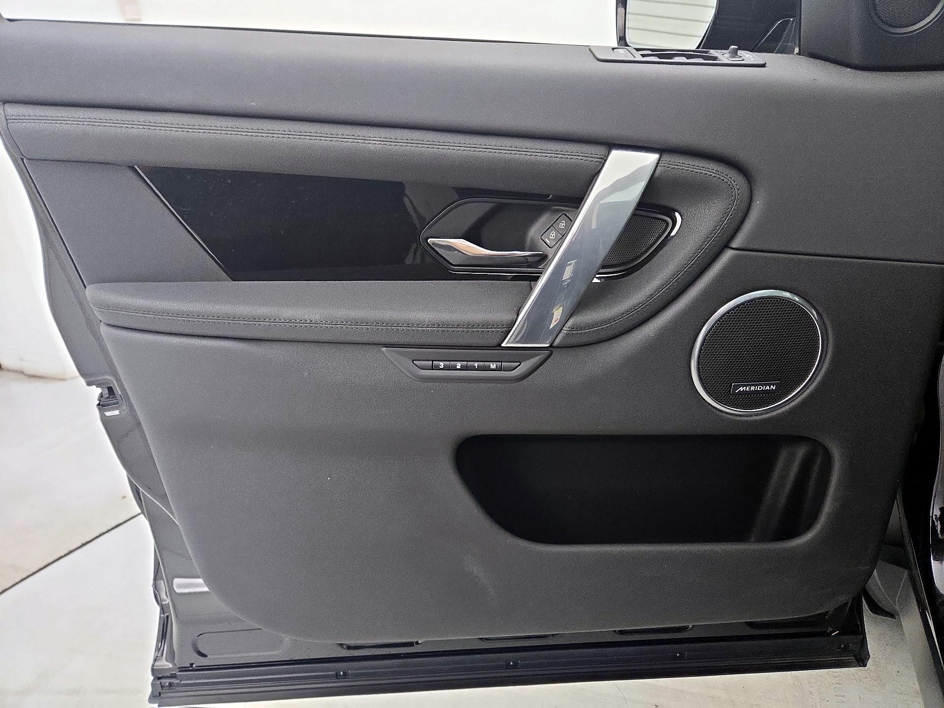 Thumbnail: 2021 Land Rover Discovery Sport - 12