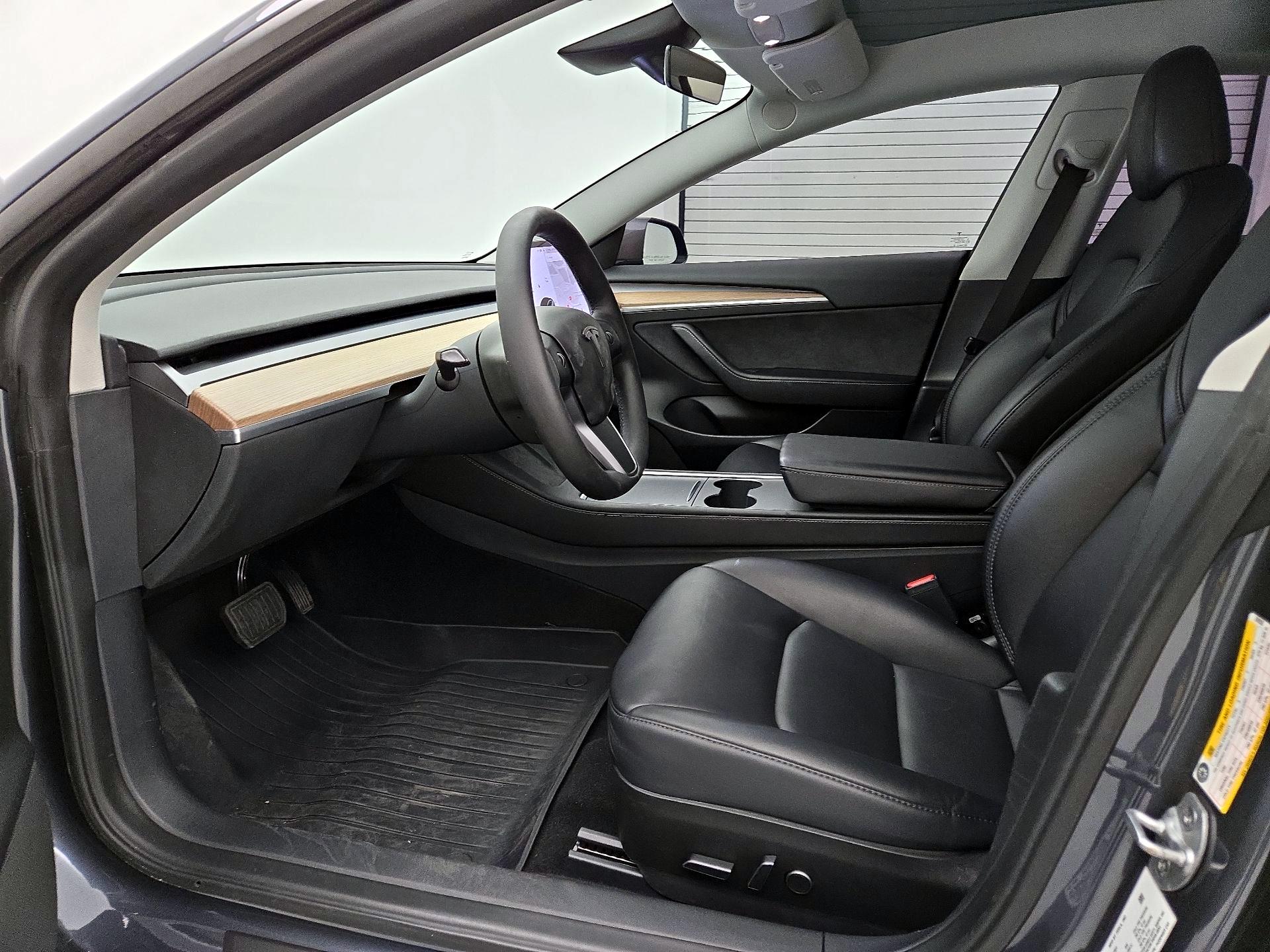 Thumbnail: 2023 Tesla Model 3 - 11