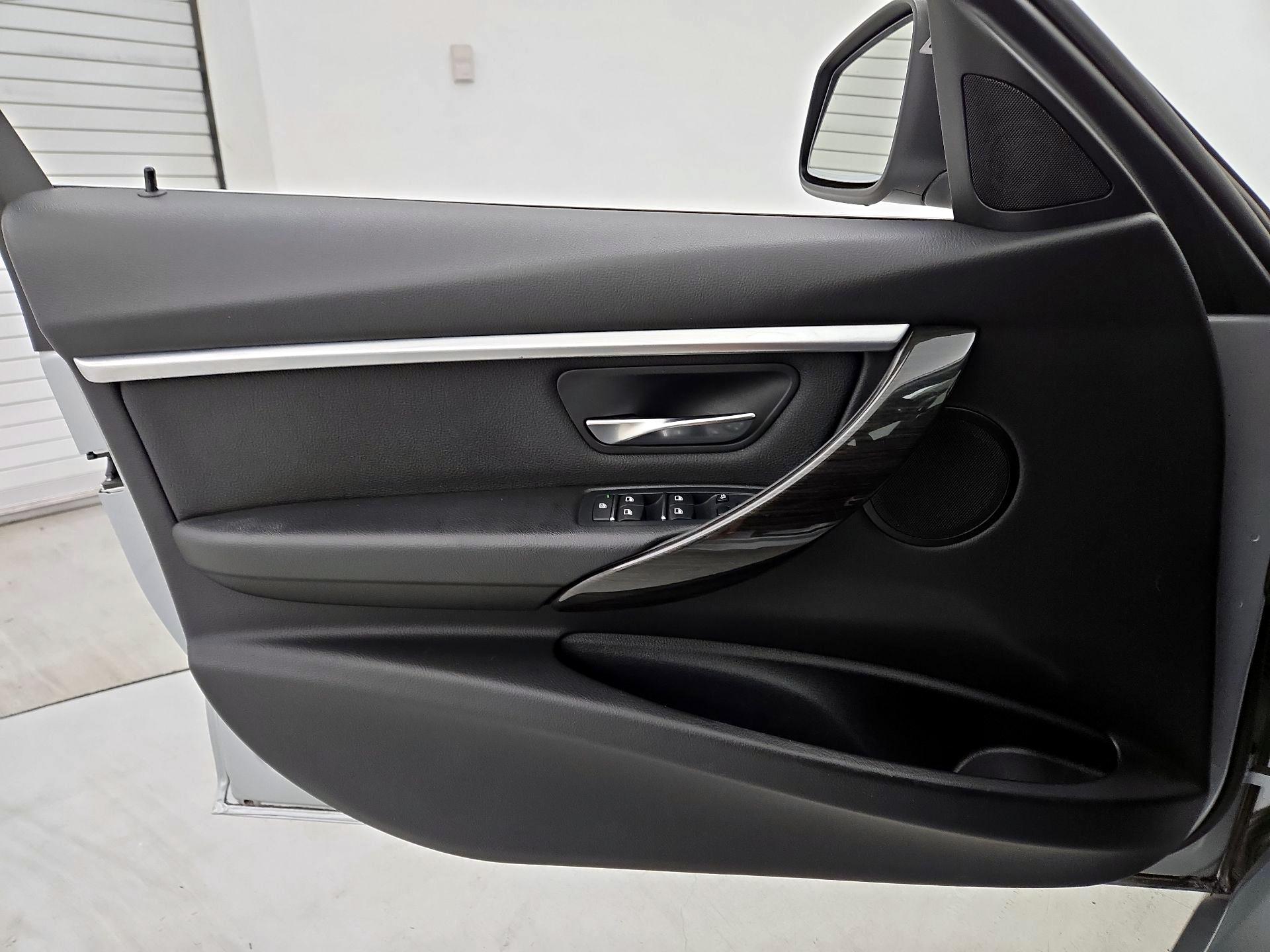 Thumbnail: 2018 BMW 3 Series - 12