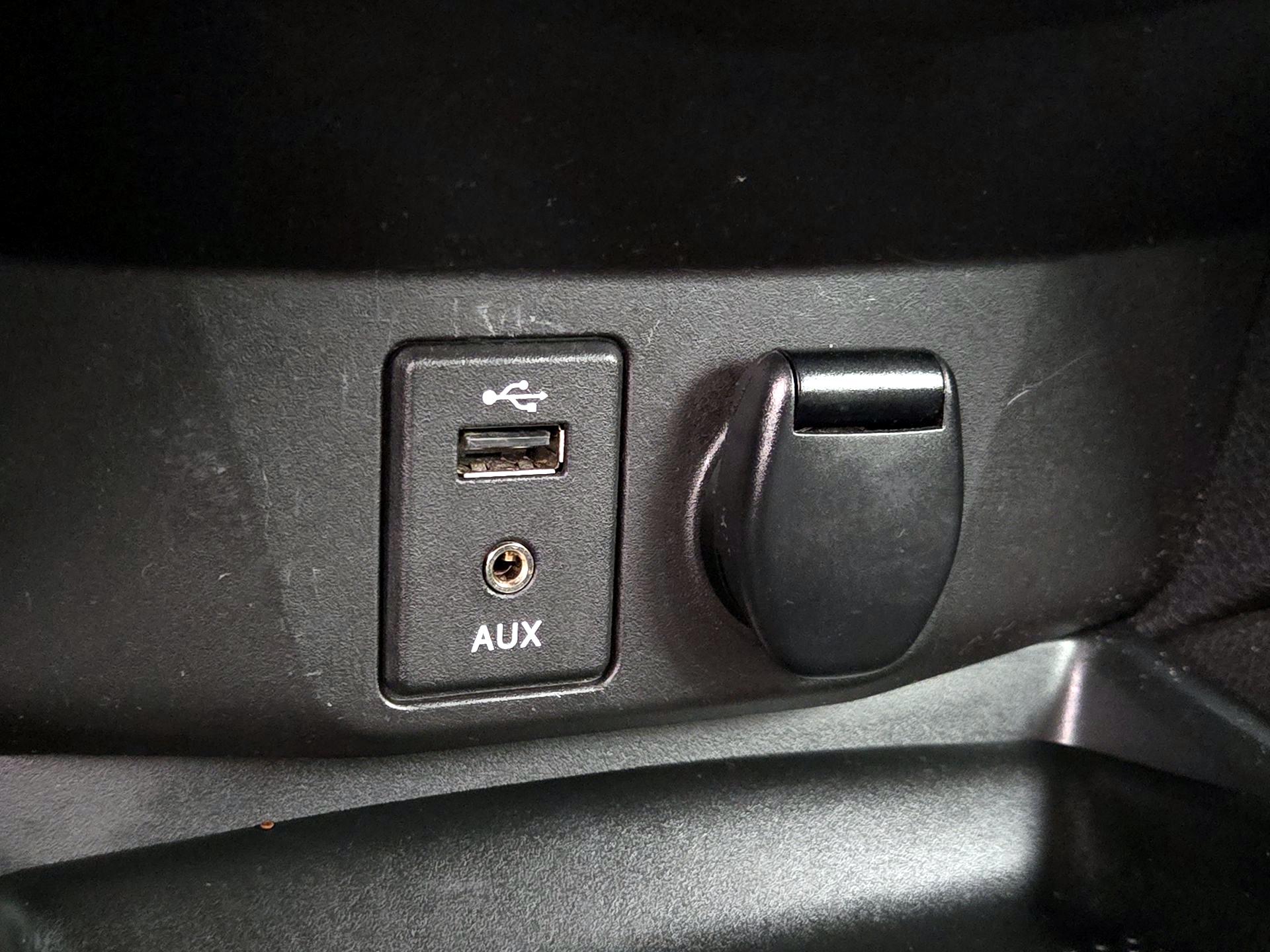 Thumbnail: 2015 Nissan Rogue - 18