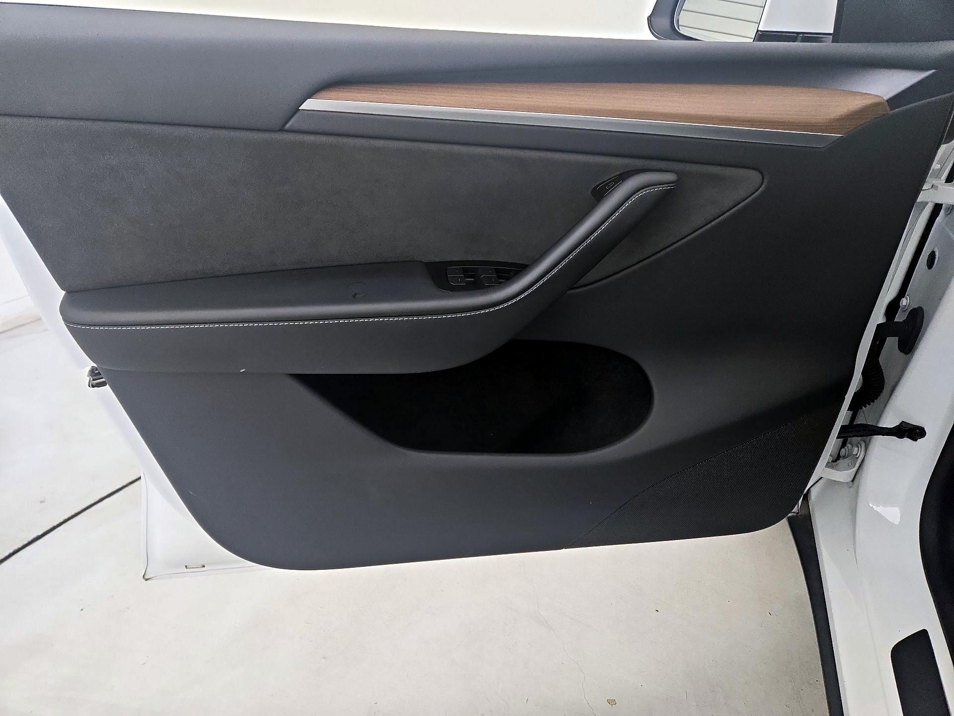 Thumbnail: 2023 Tesla Model Y - 12
