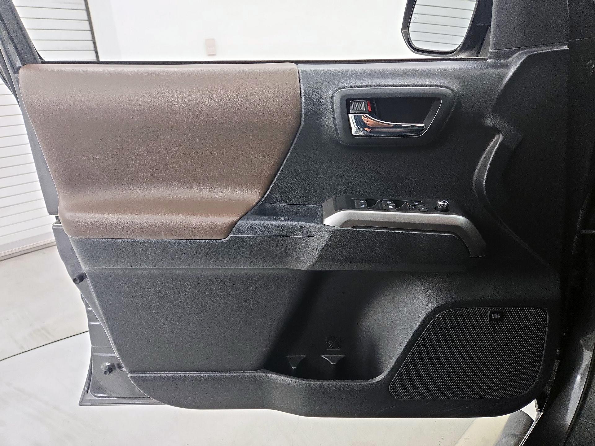 Thumbnail: 2017 Toyota Tacoma - 12