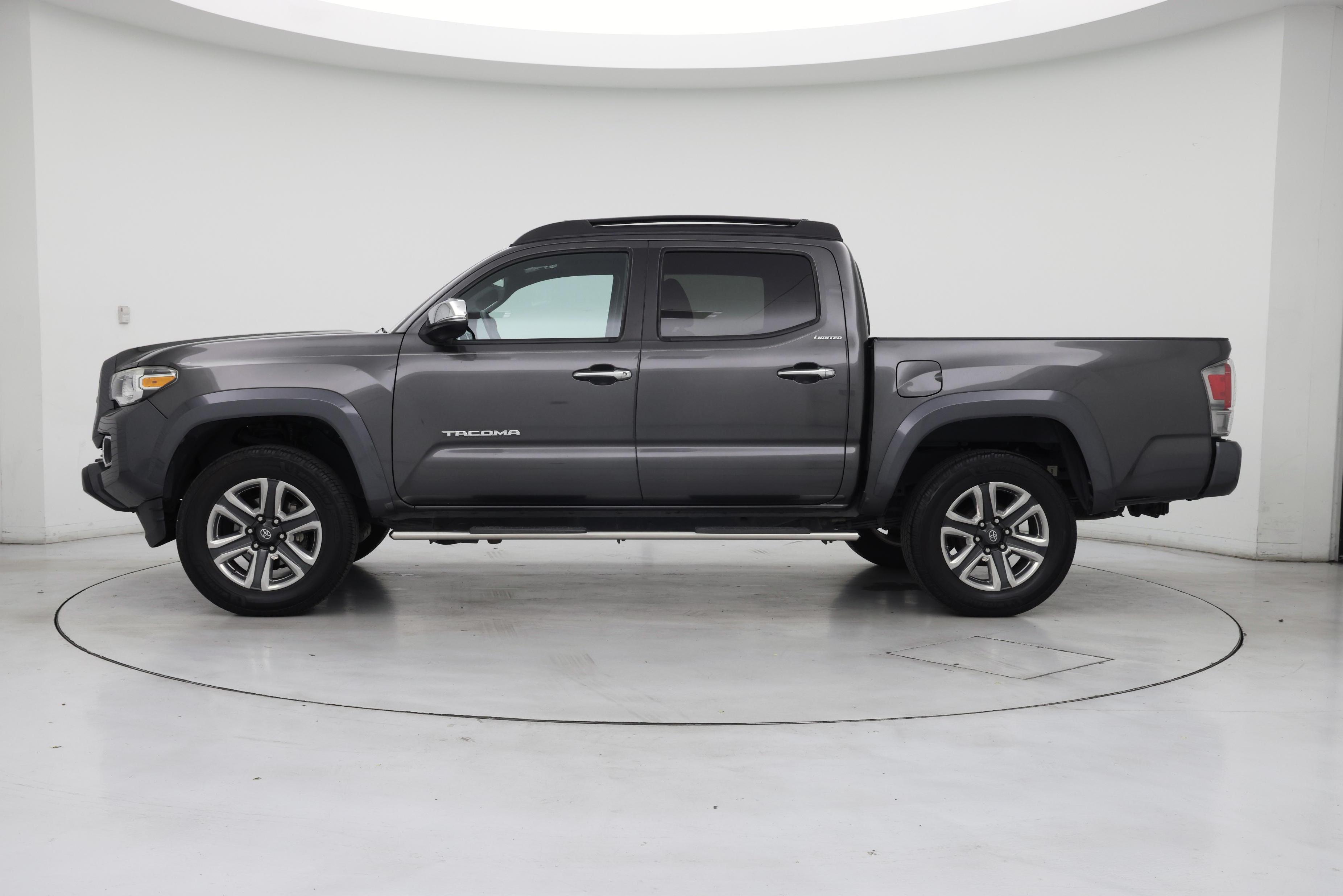 Thumbnail: 2017 Toyota Tacoma - 3