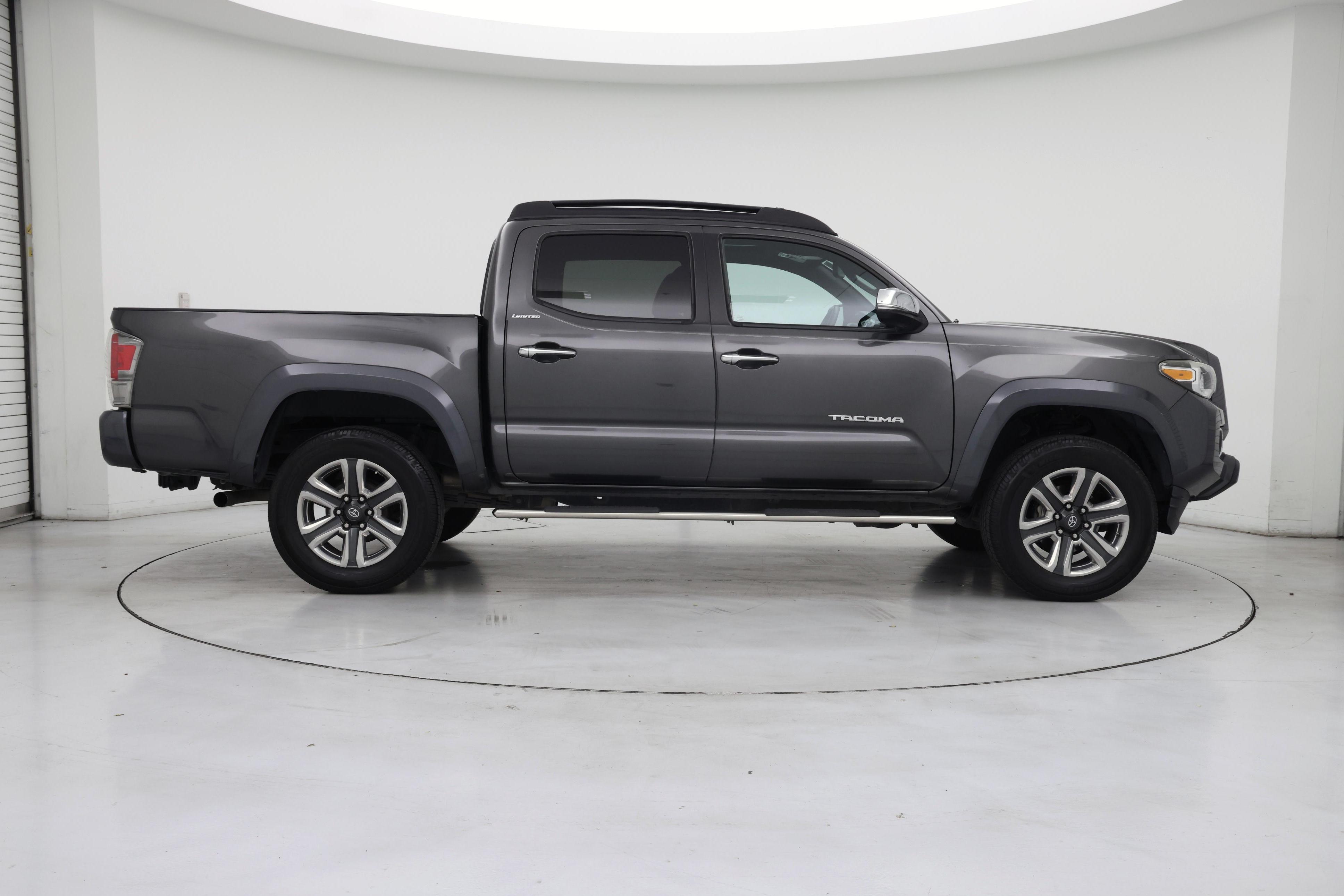Thumbnail: 2017 Toyota Tacoma - 7