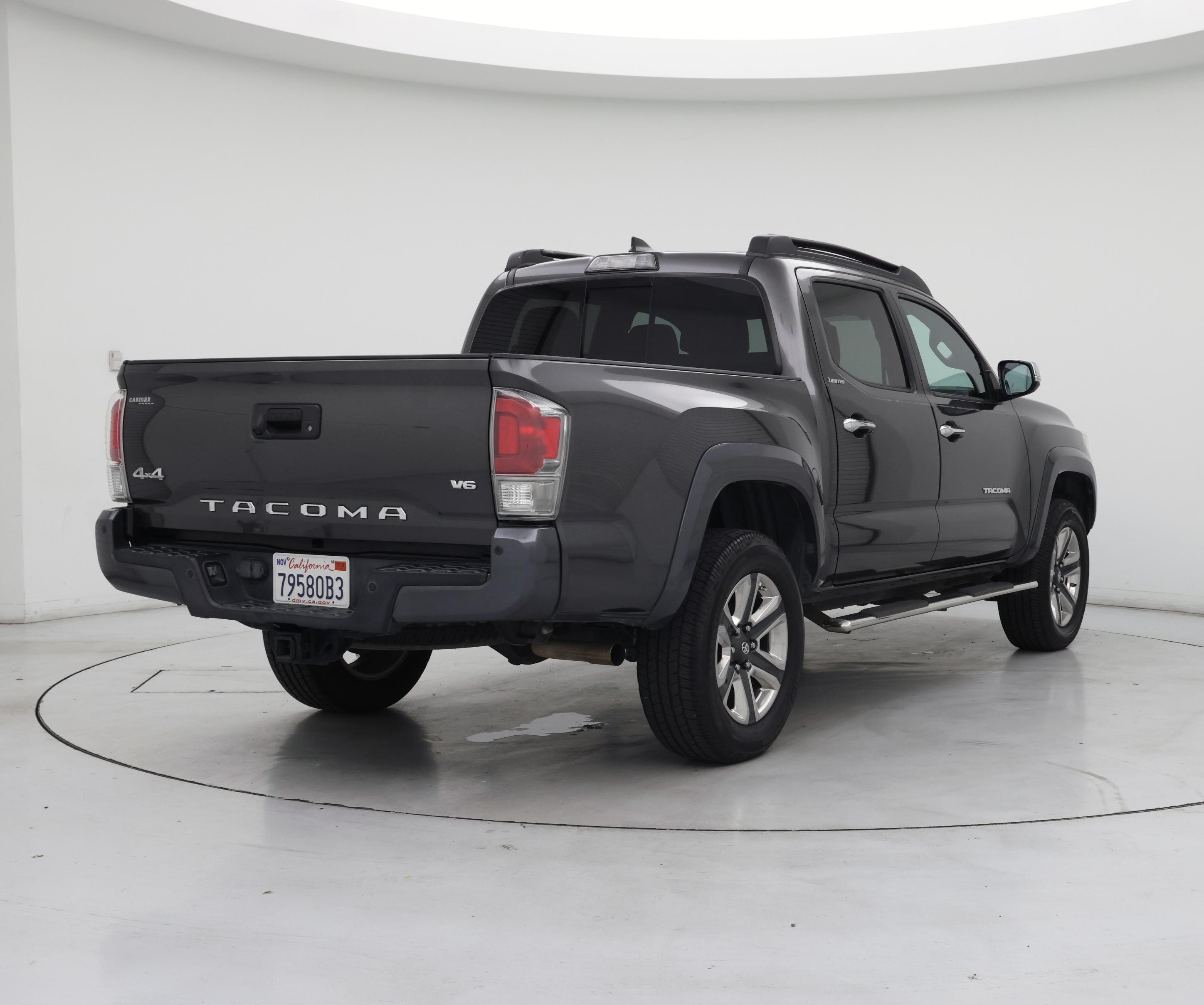Thumbnail: 2017 Toyota Tacoma - 8