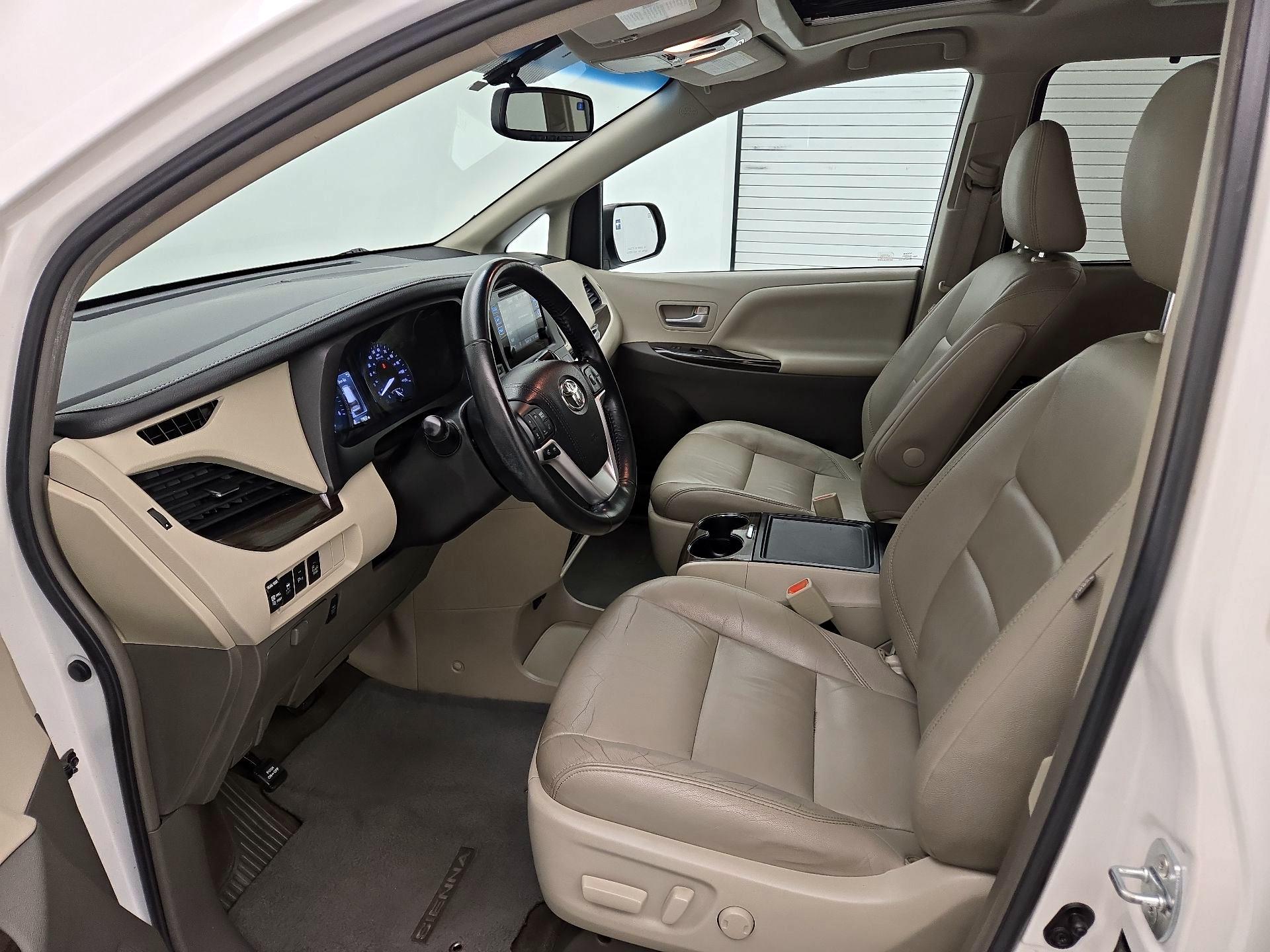 Thumbnail: 2016 Toyota Sienna - 11