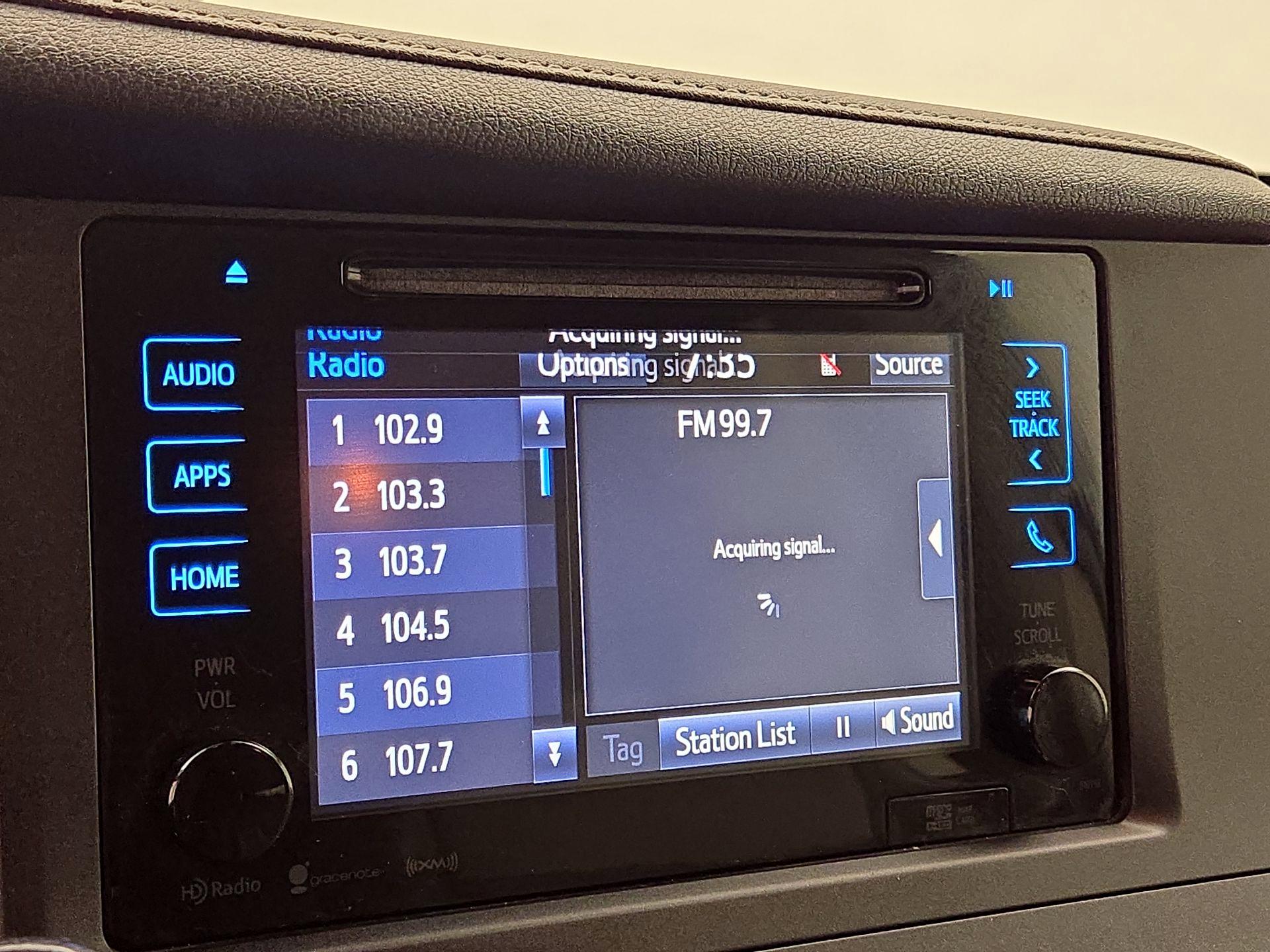 Thumbnail: 2016 Toyota Sienna - 15