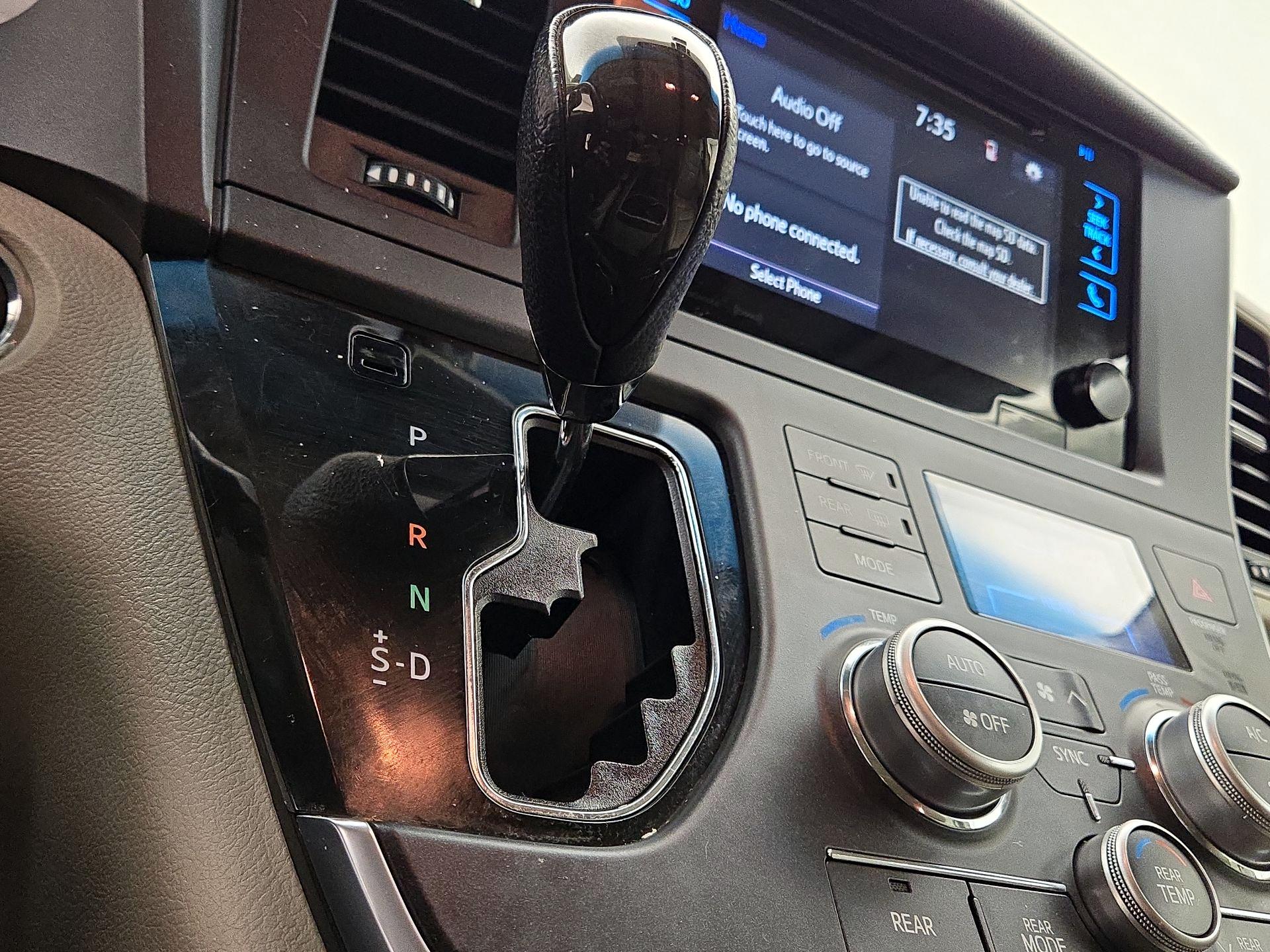 Thumbnail: 2016 Toyota Sienna - 17
