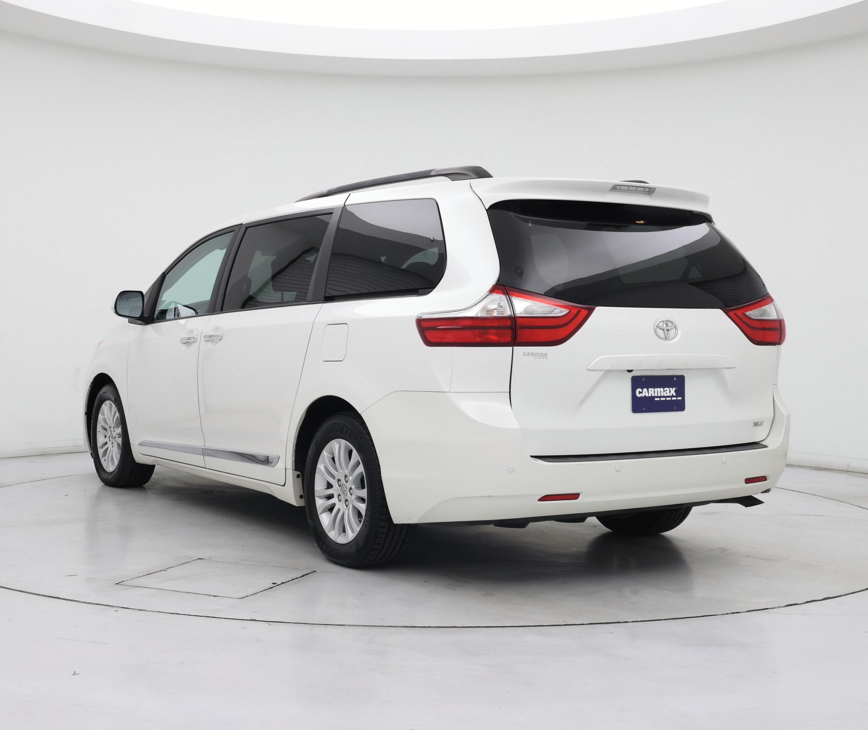 Thumbnail: 2016 Toyota Sienna - 2