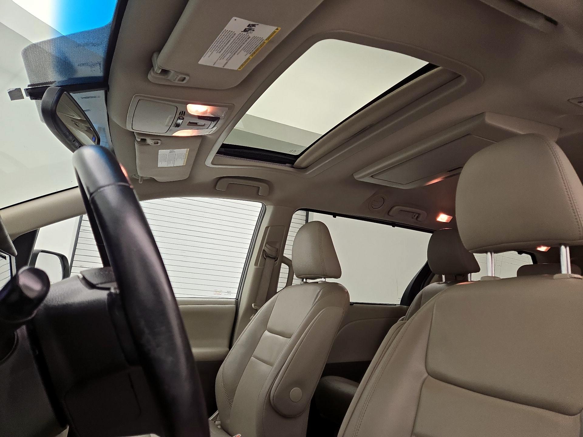 Thumbnail: 2016 Toyota Sienna - 19