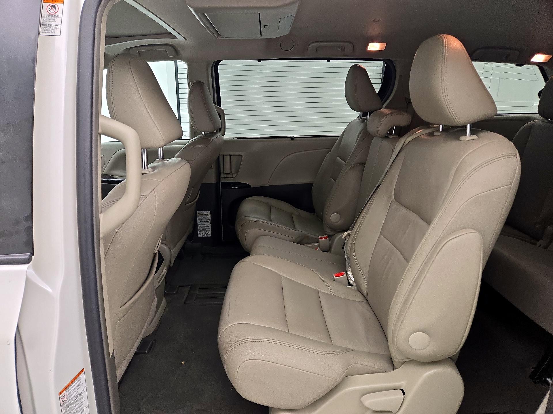 Thumbnail: 2016 Toyota Sienna - 20