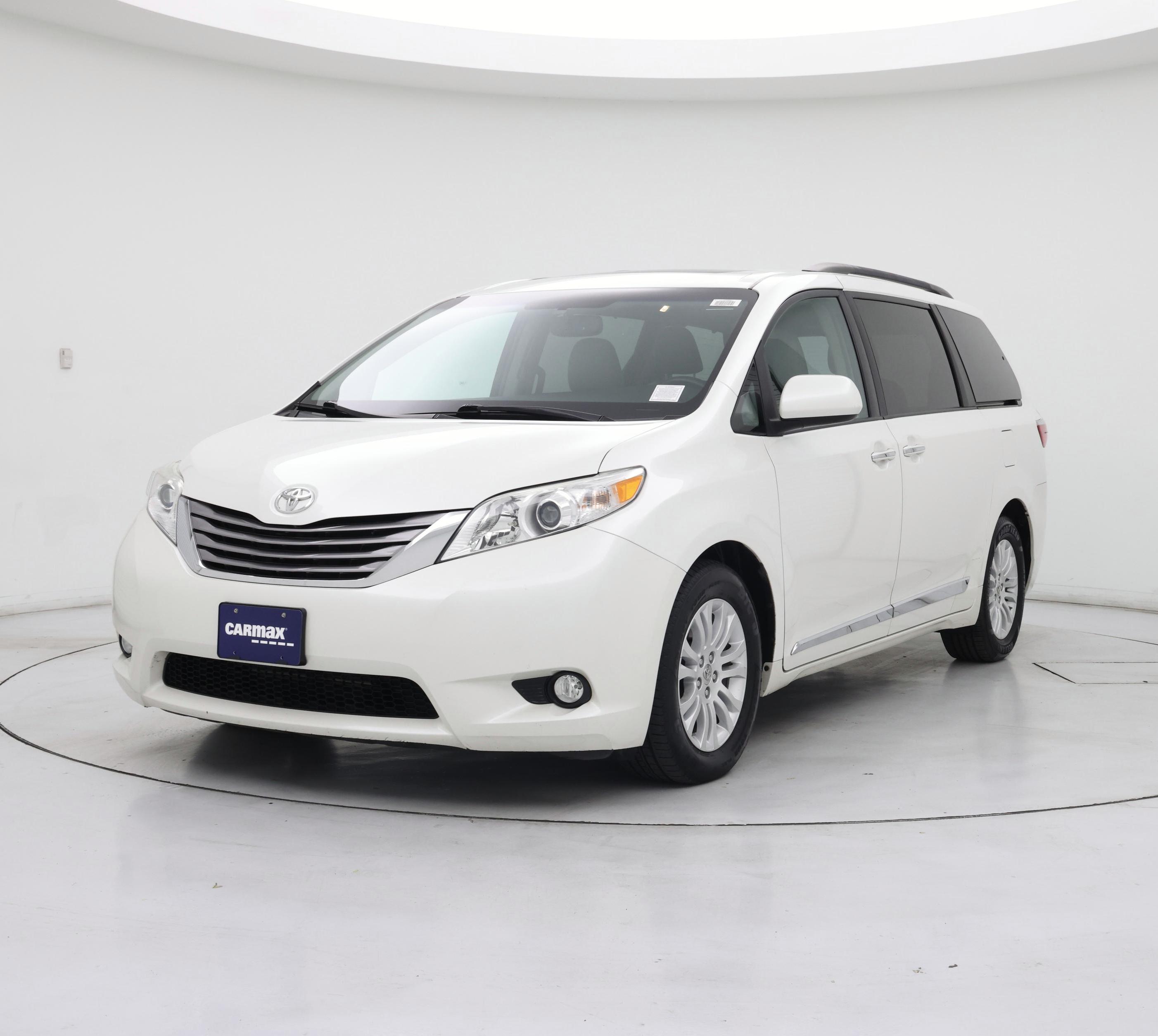 Thumbnail: 2016 Toyota Sienna - 4