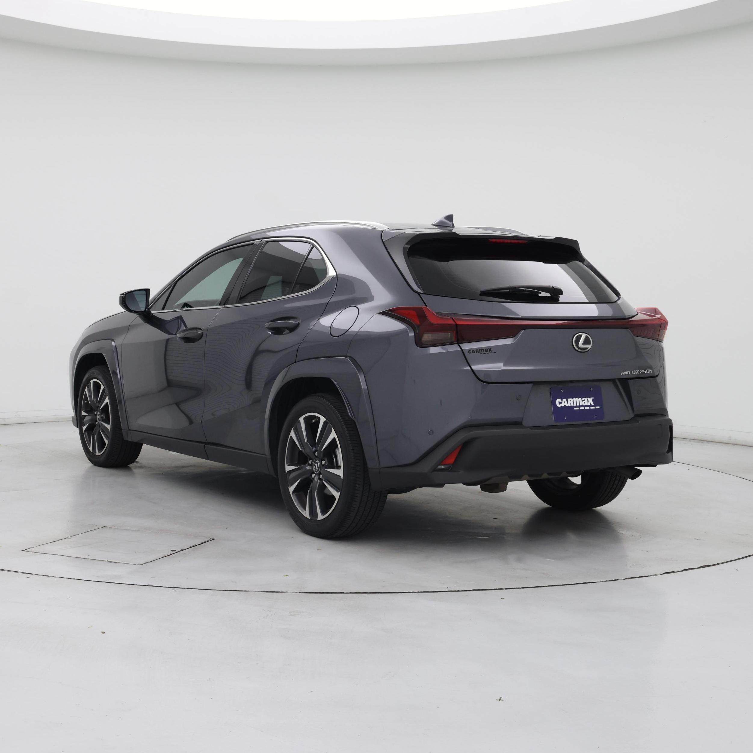 Thumbnail: 2024 Lexus UX - 2