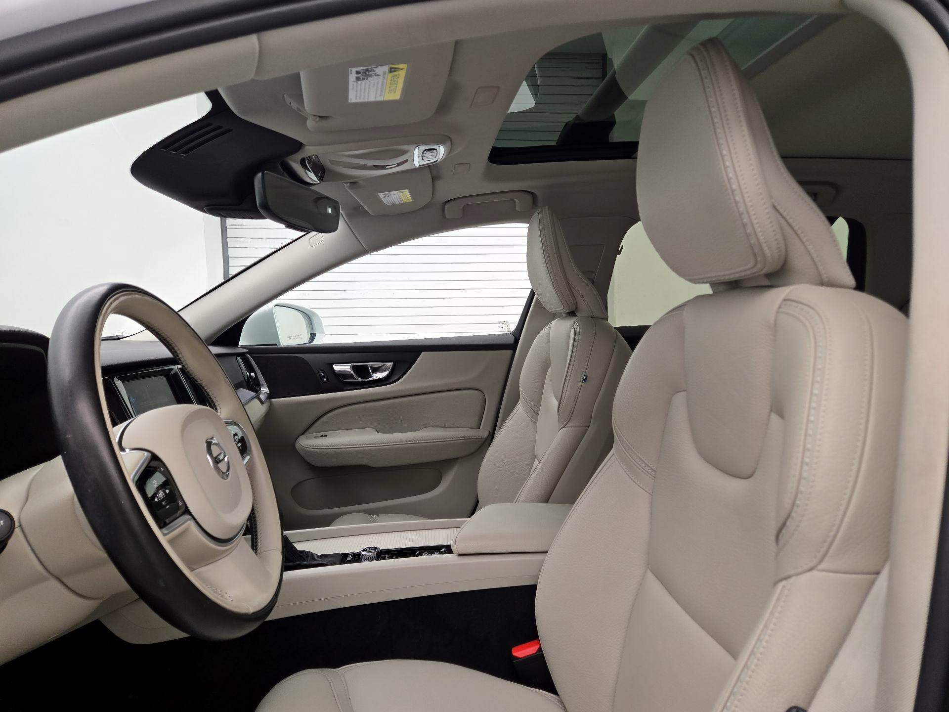 Thumbnail: 2020 Volvo S60 - 19