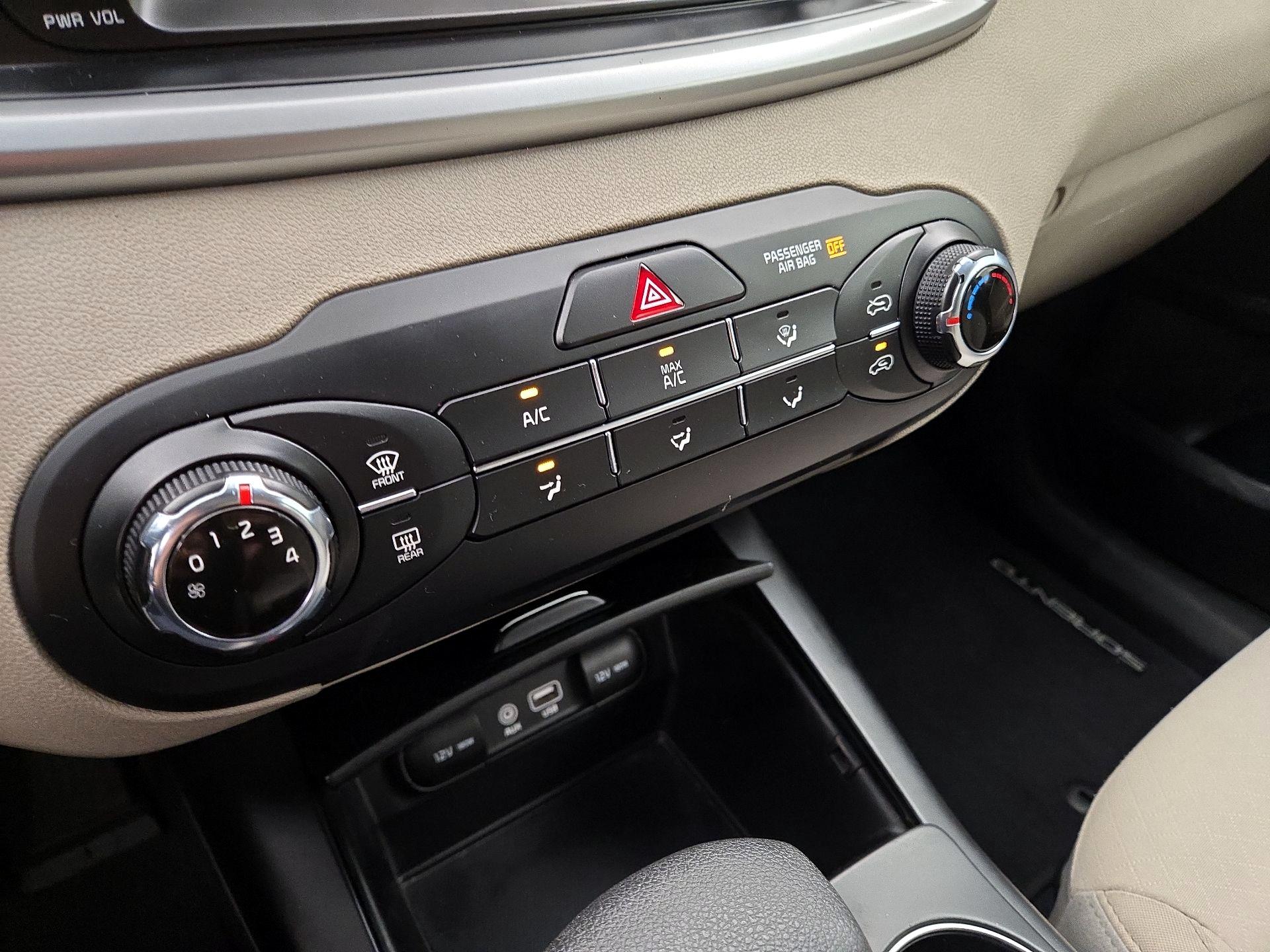 Thumbnail: 2019 Kia Sorento - 16