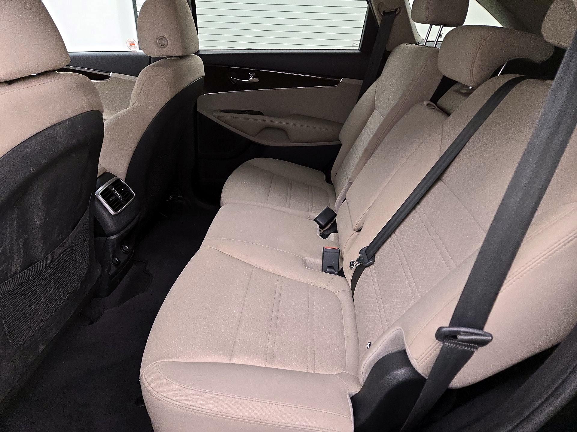 Thumbnail: 2019 Kia Sorento - 18