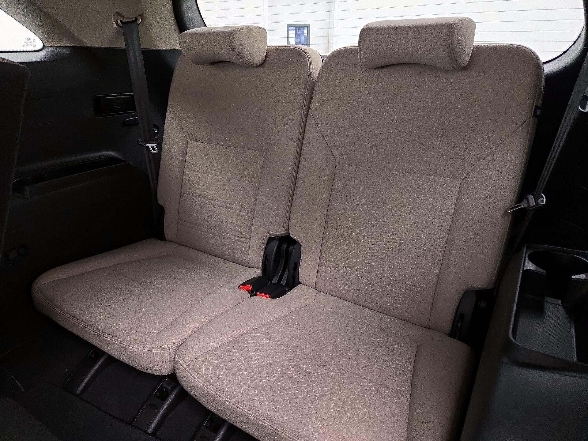 Thumbnail: 2019 Kia Sorento - 19