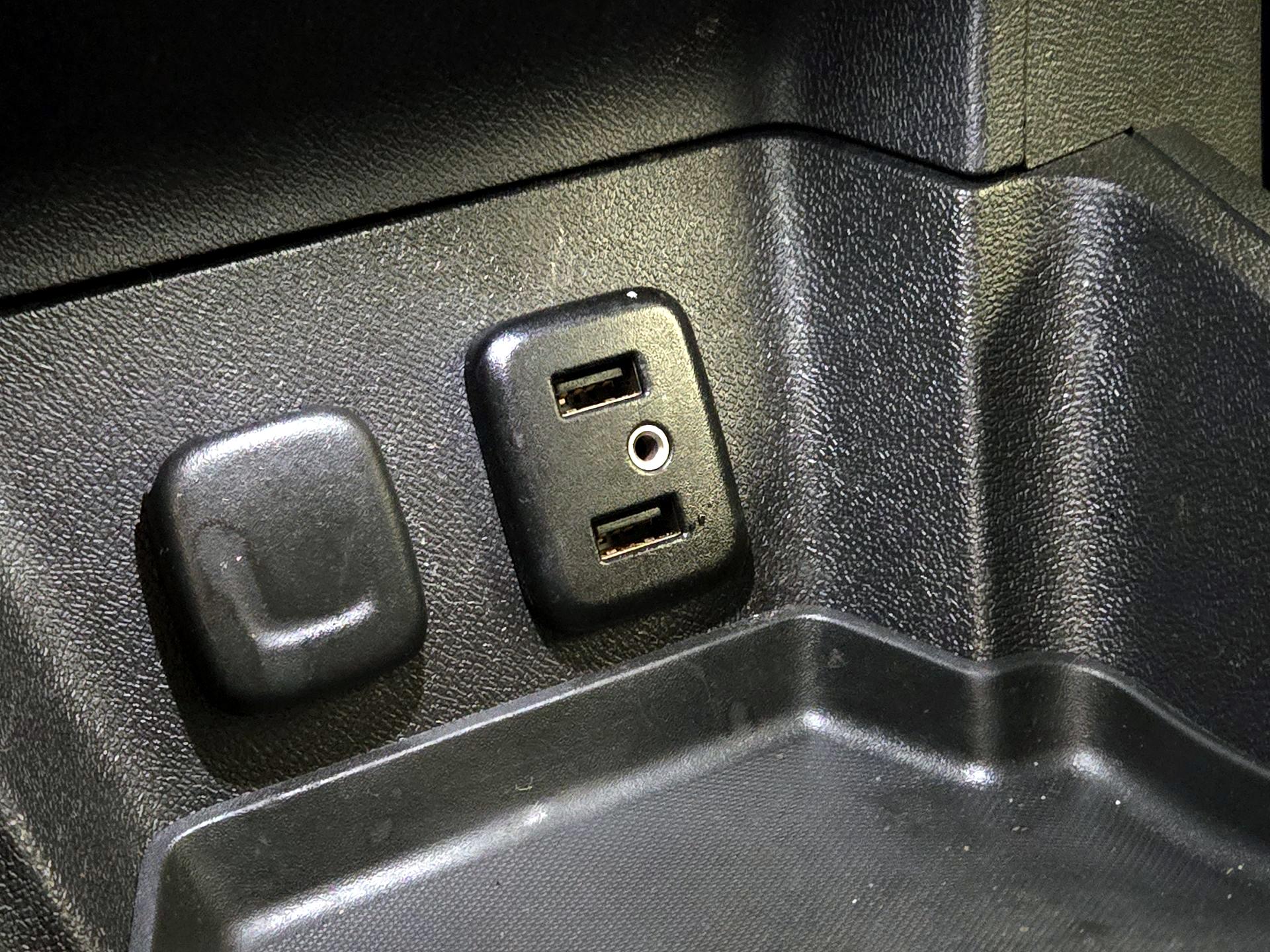 Thumbnail: 2016 Chevrolet Volt - 17