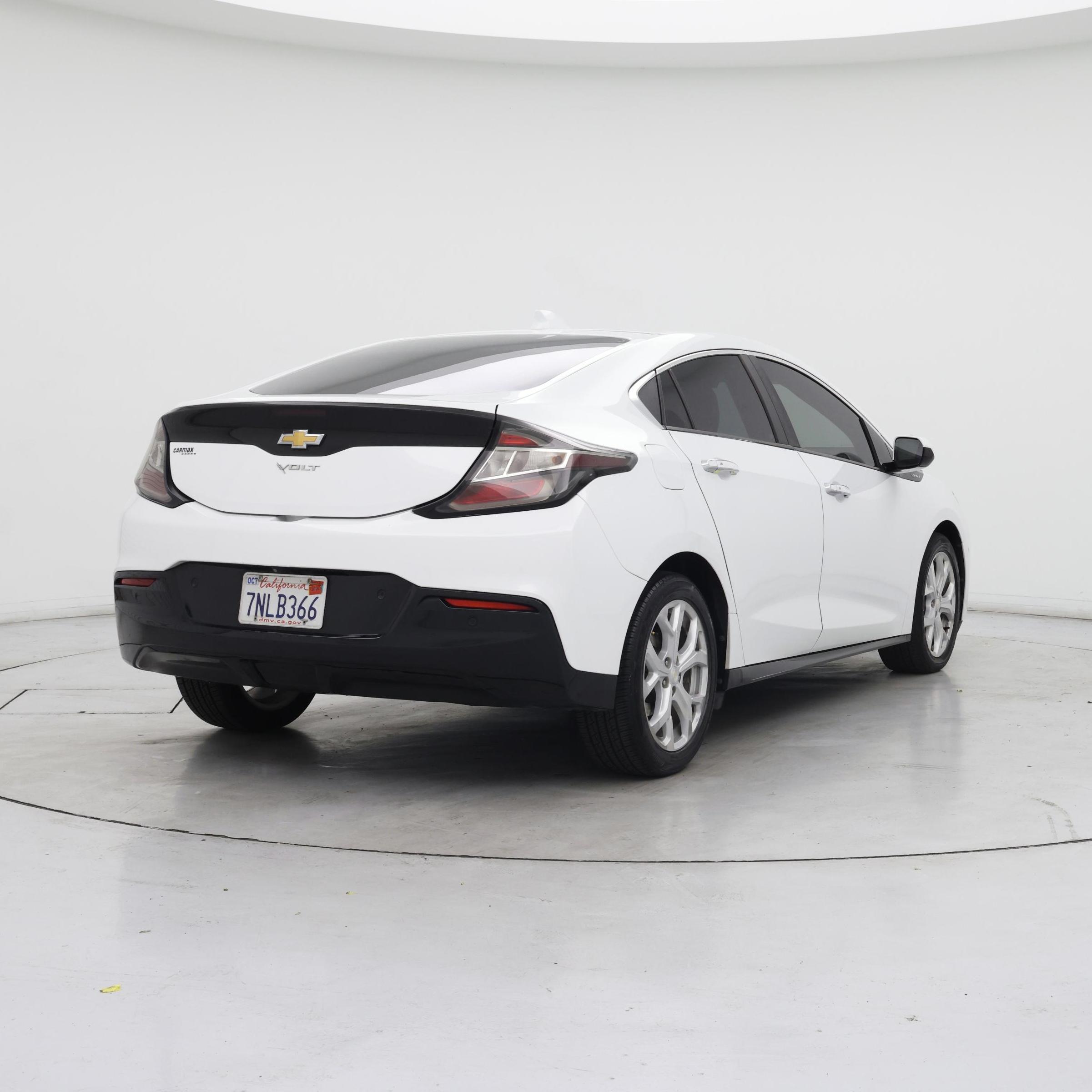 Thumbnail: 2016 Chevrolet Volt - 8