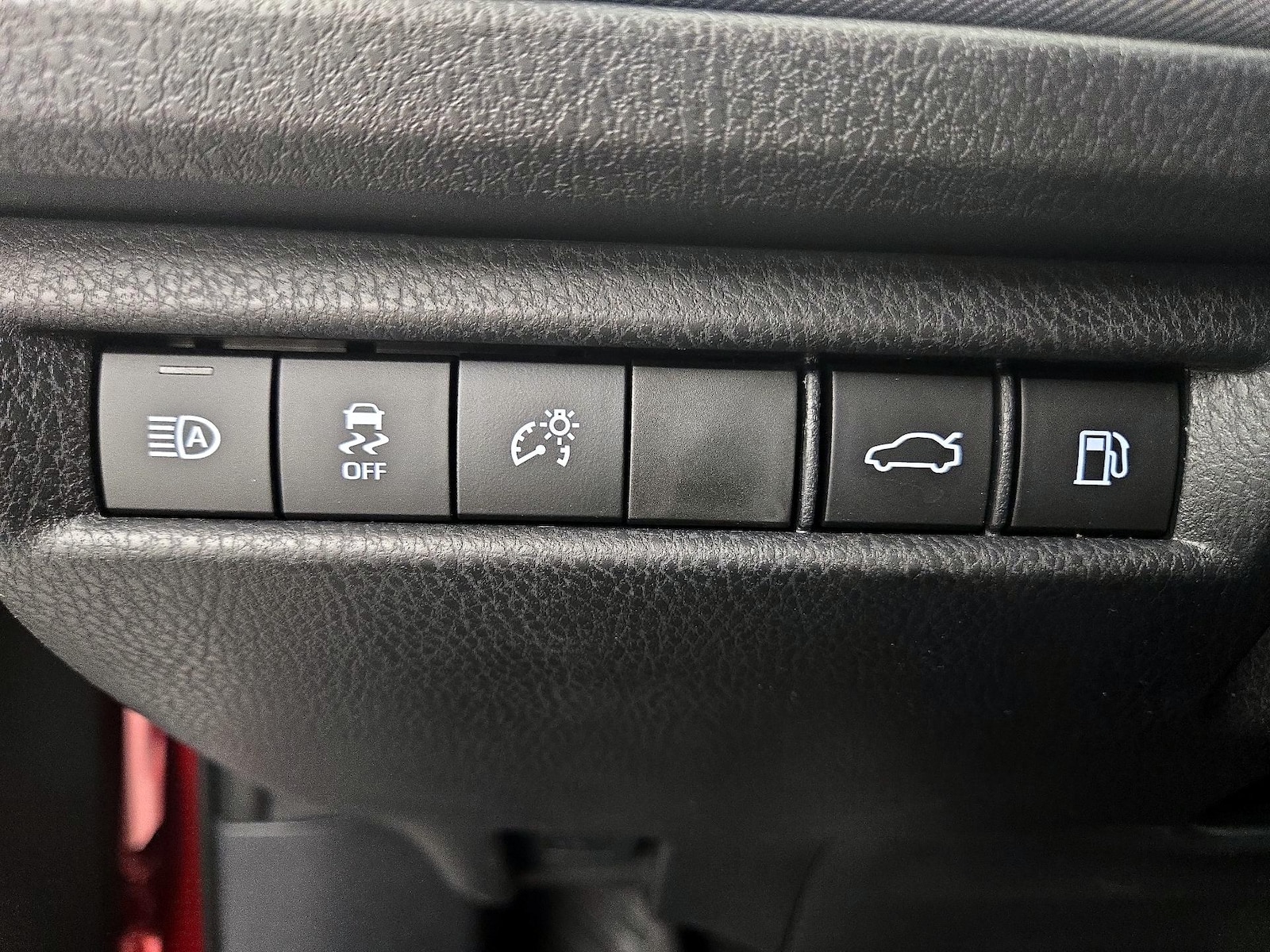 2026 Toyota Camry LE - Photo 14
