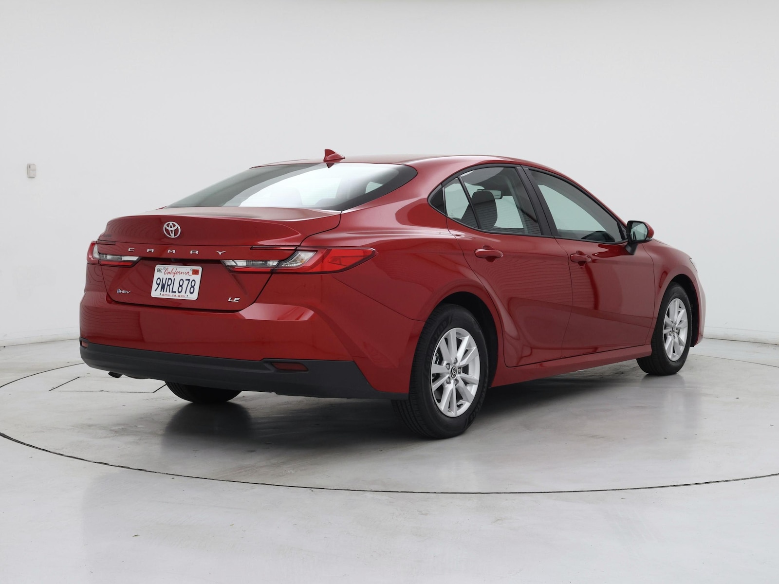 2026 Toyota Camry LE - Photo 9
