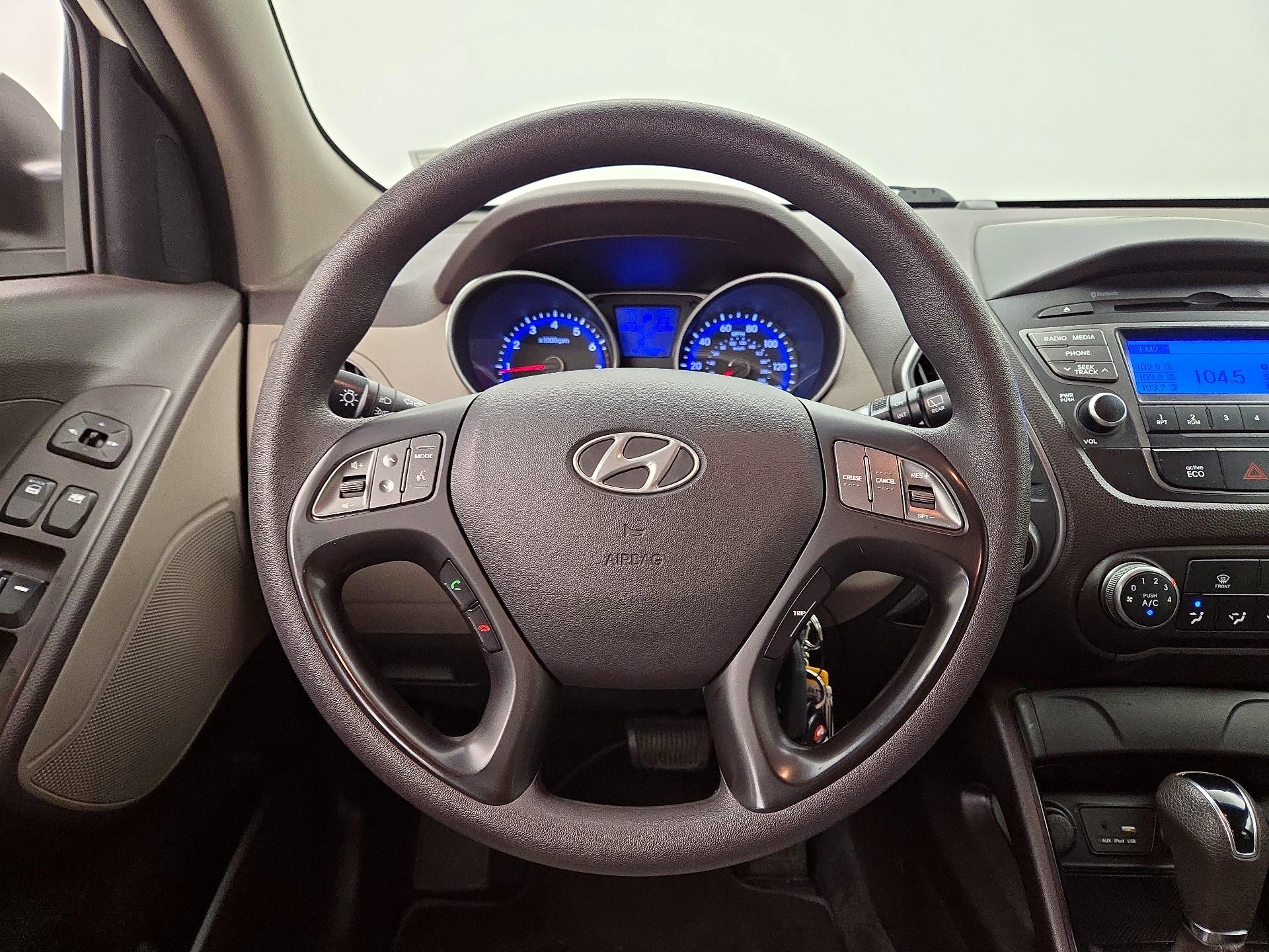 Thumbnail: 2015 Hyundai Tucson - 10