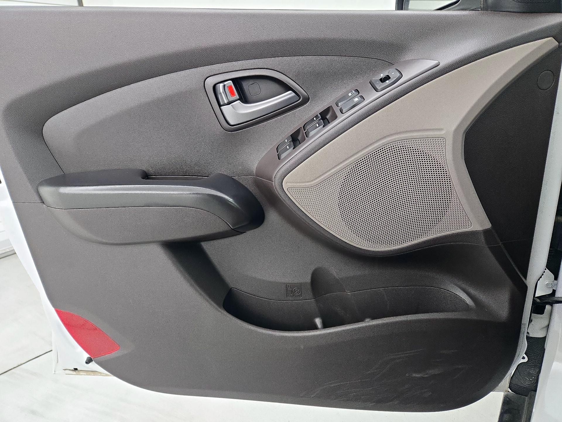 Thumbnail: 2015 Hyundai Tucson - 12