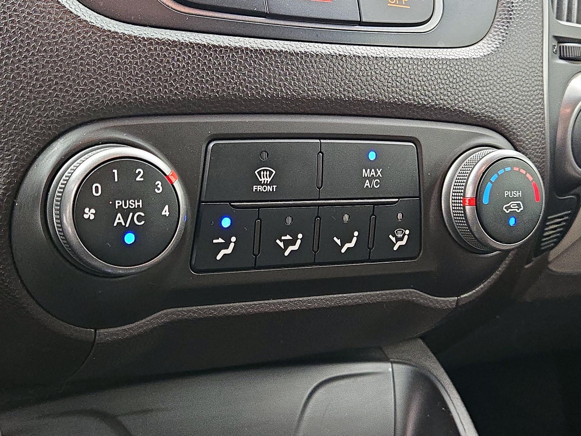 Thumbnail: 2015 Hyundai Tucson - 15