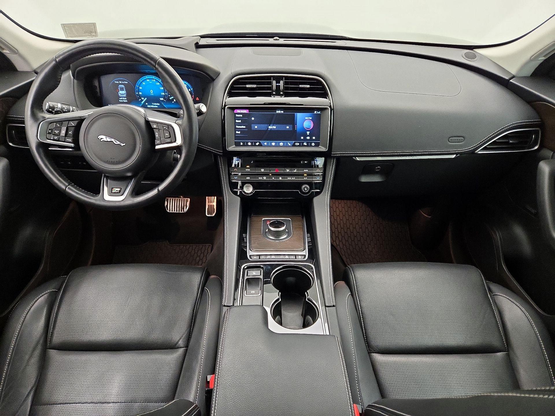 Thumbnail: 2017 Jaguar F-Pace - 9