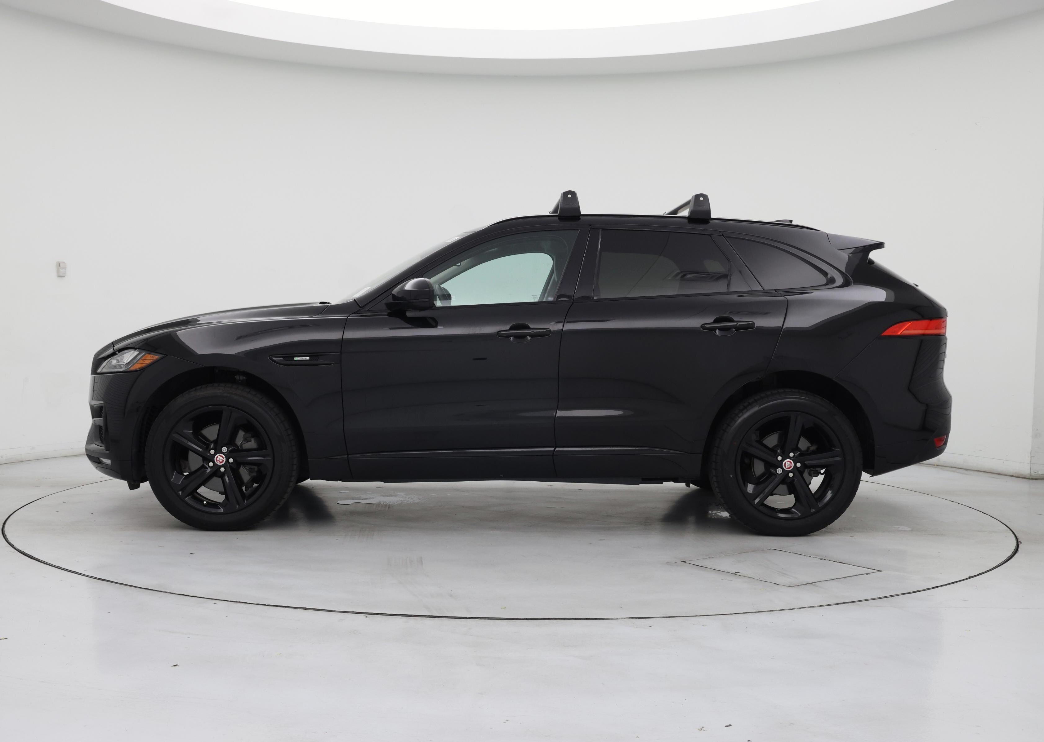 Thumbnail: 2017 Jaguar F-Pace - 3