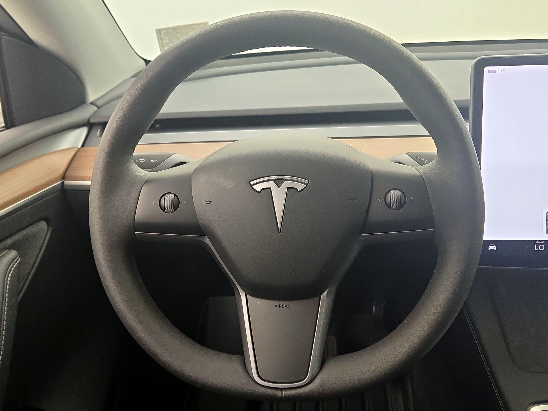 Thumbnail: 2023 Tesla Model Y - 10
