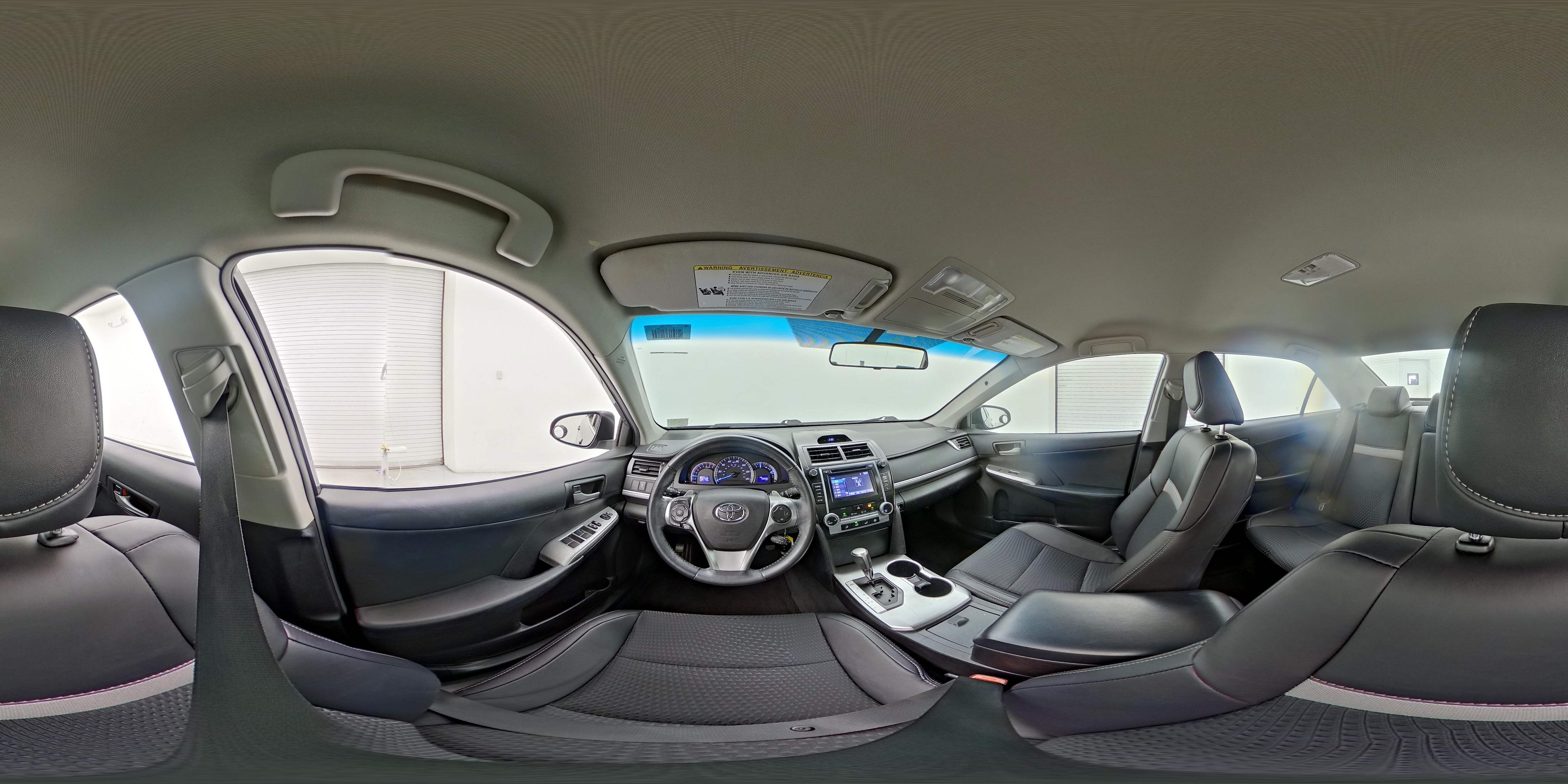 2014 Toyota Camry SE - Photo 25