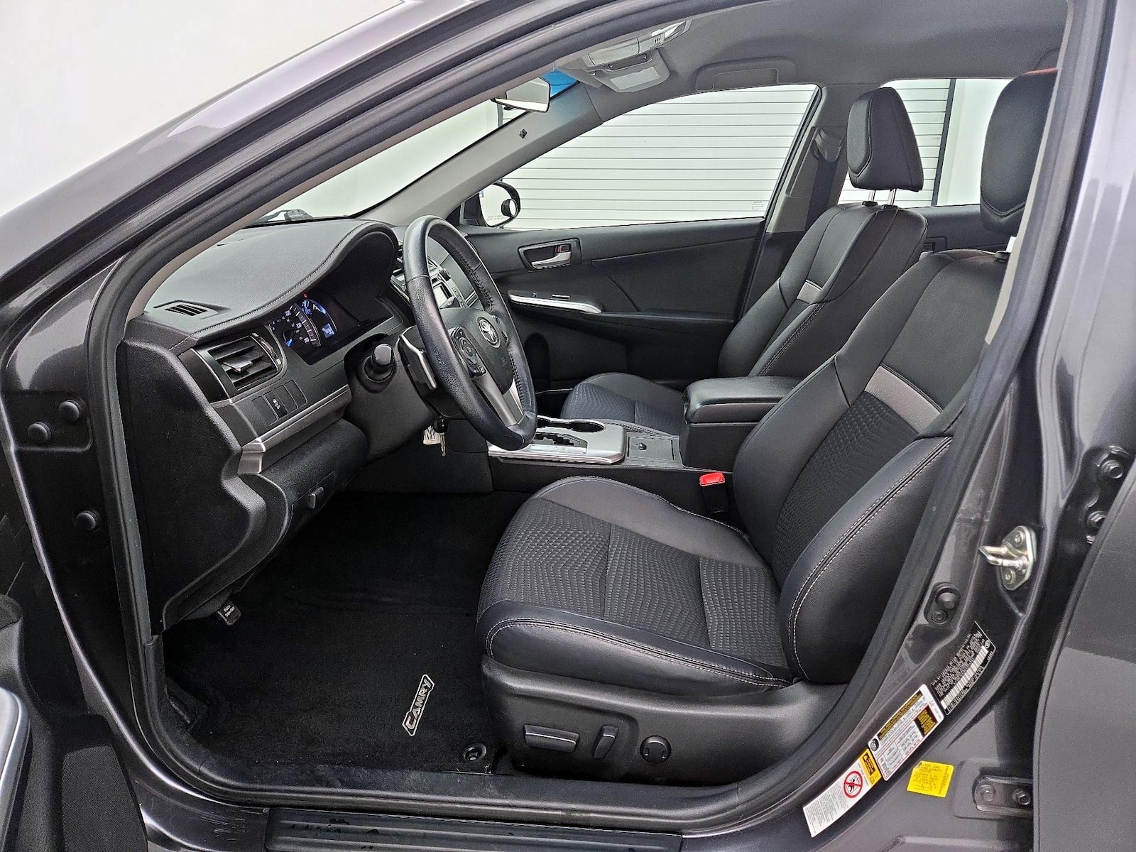2014 Toyota Camry SE - Photo 12