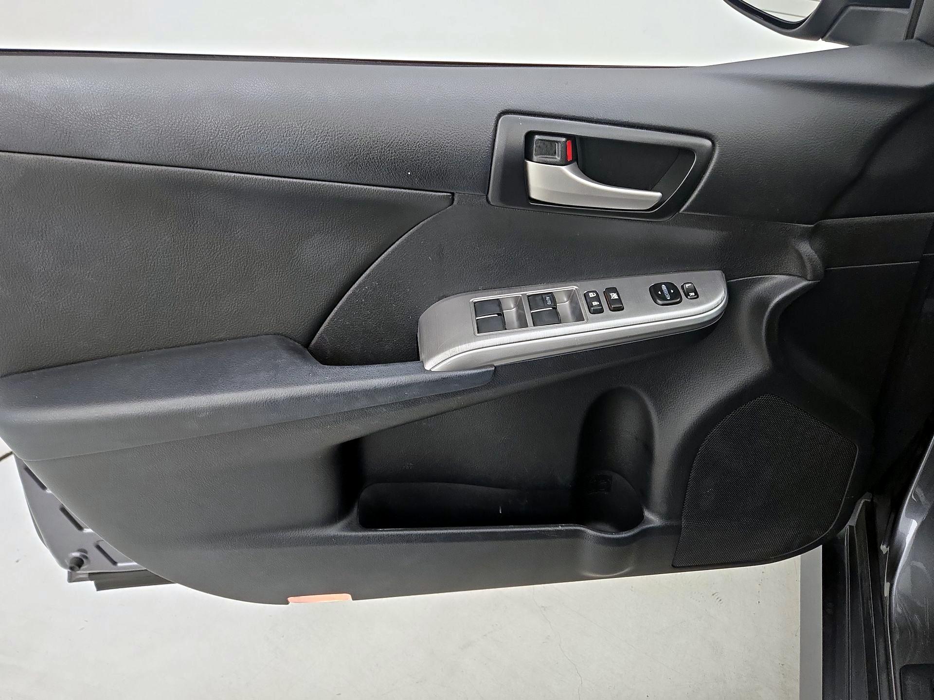 Thumbnail: 2014 Toyota Camry - 12