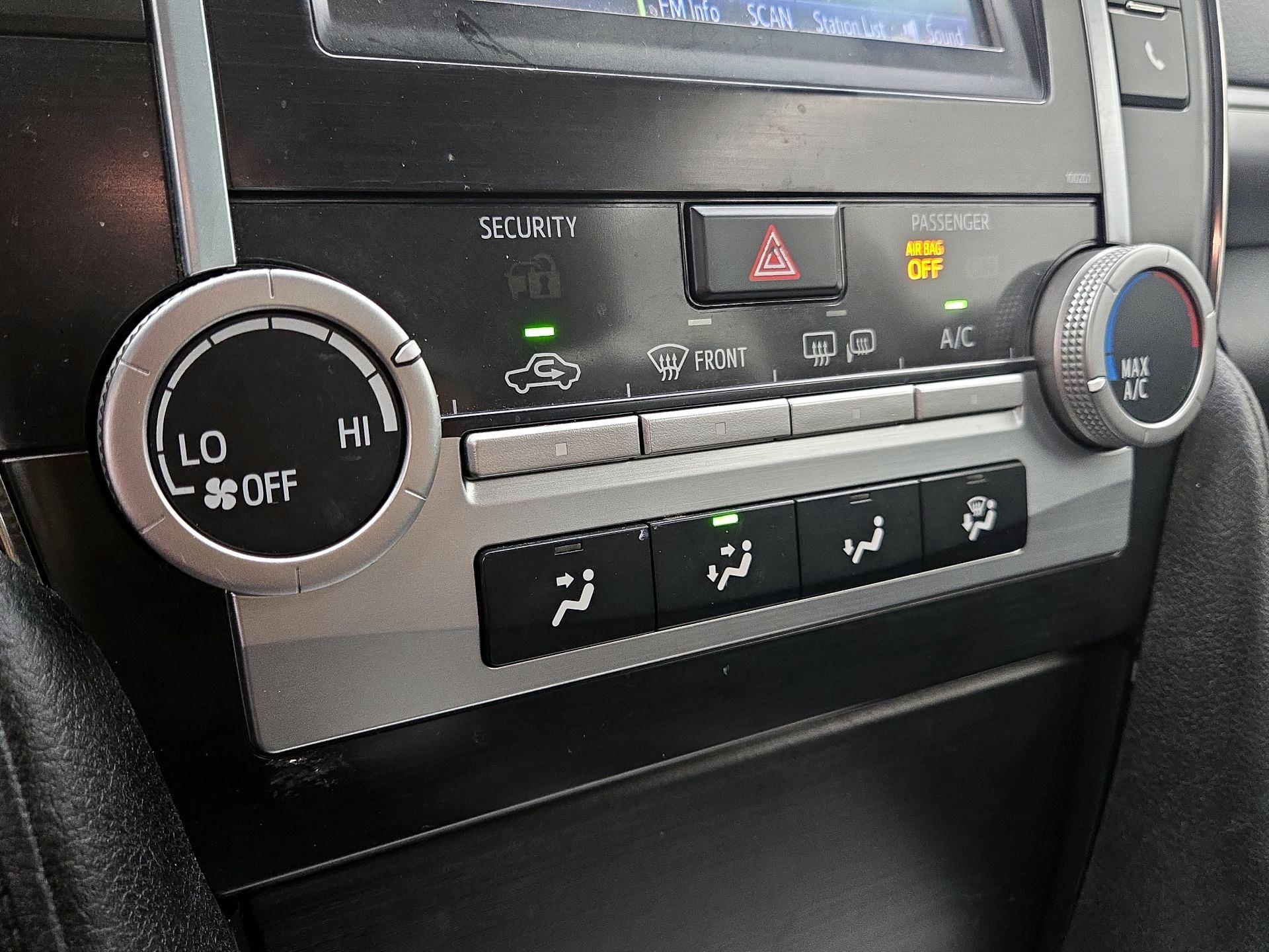 Thumbnail: 2014 Toyota Camry - 15