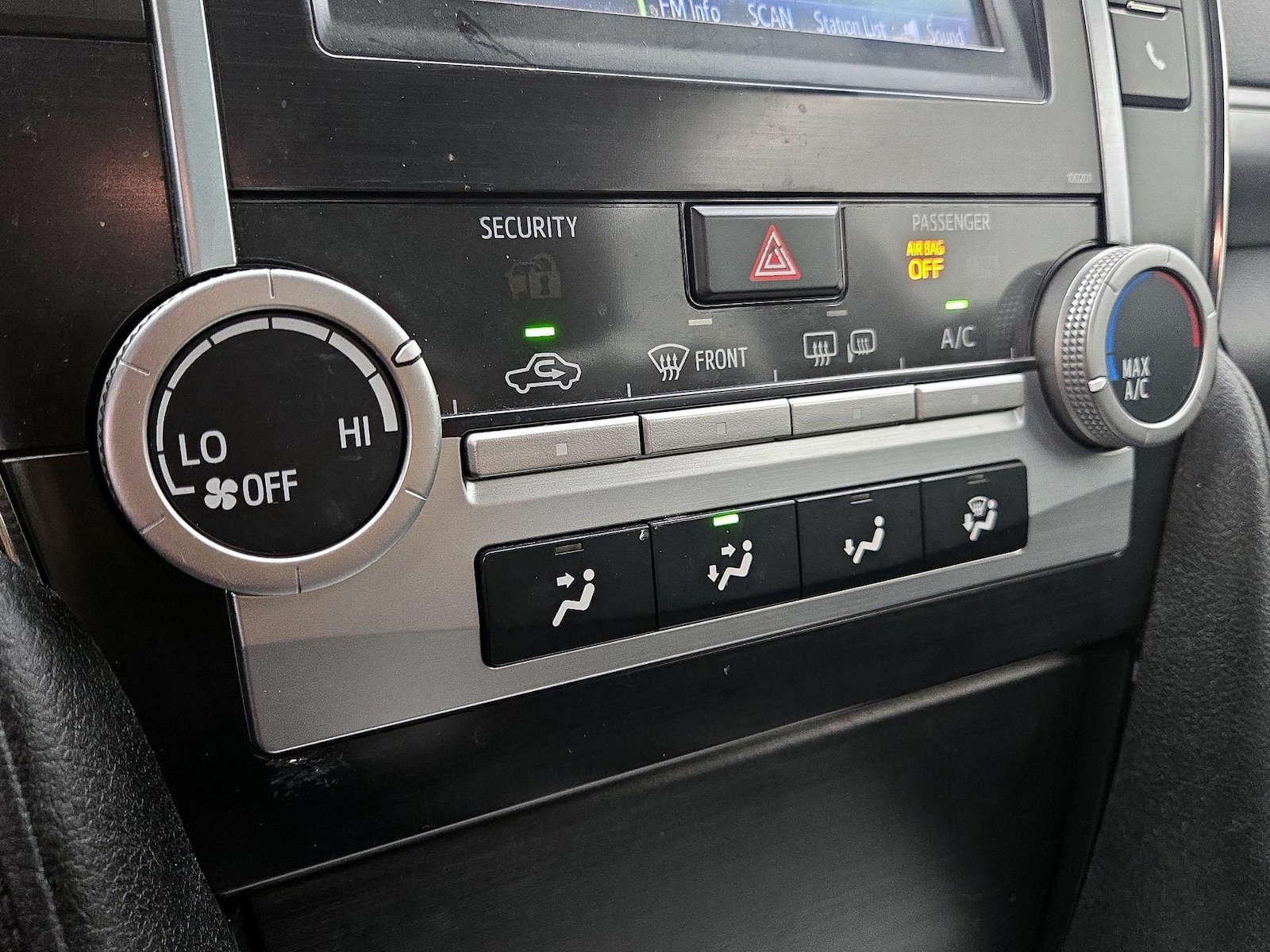 2014 Toyota Camry SE - Photo 16