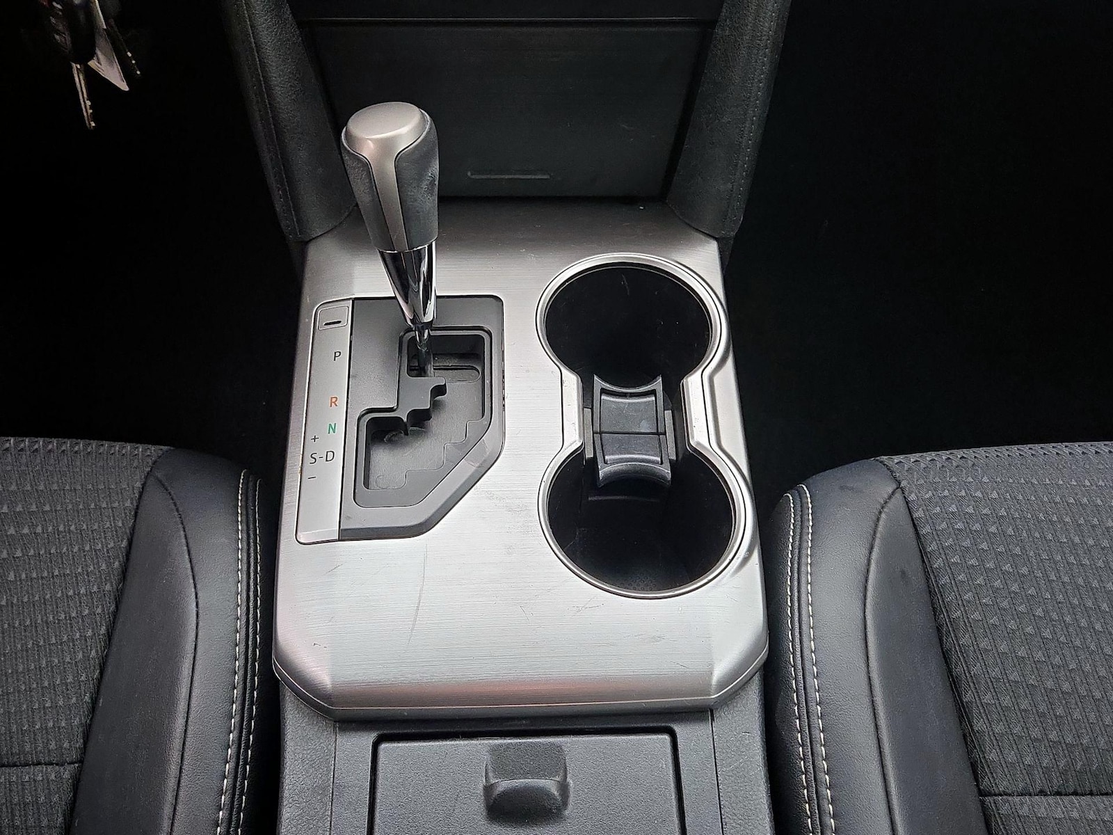 2014 Toyota Camry SE - Photo 17