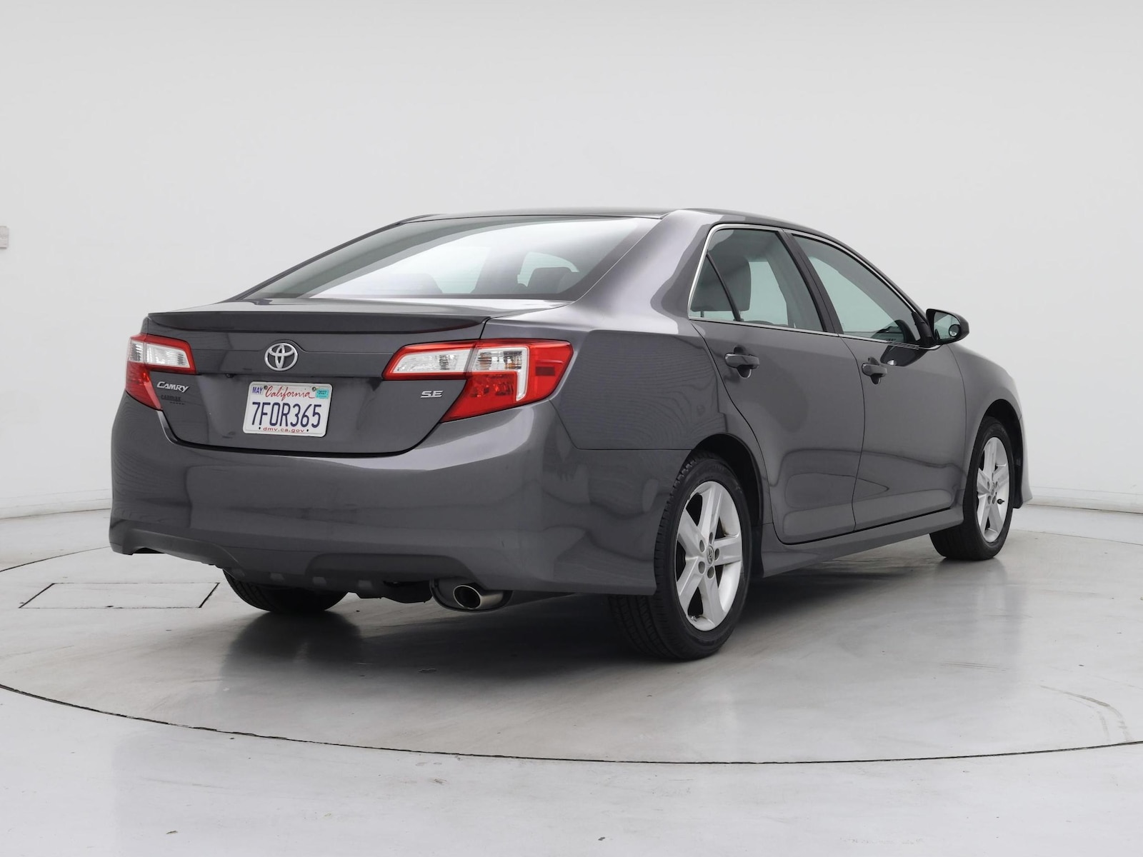 2014 Toyota Camry SE - Photo 9