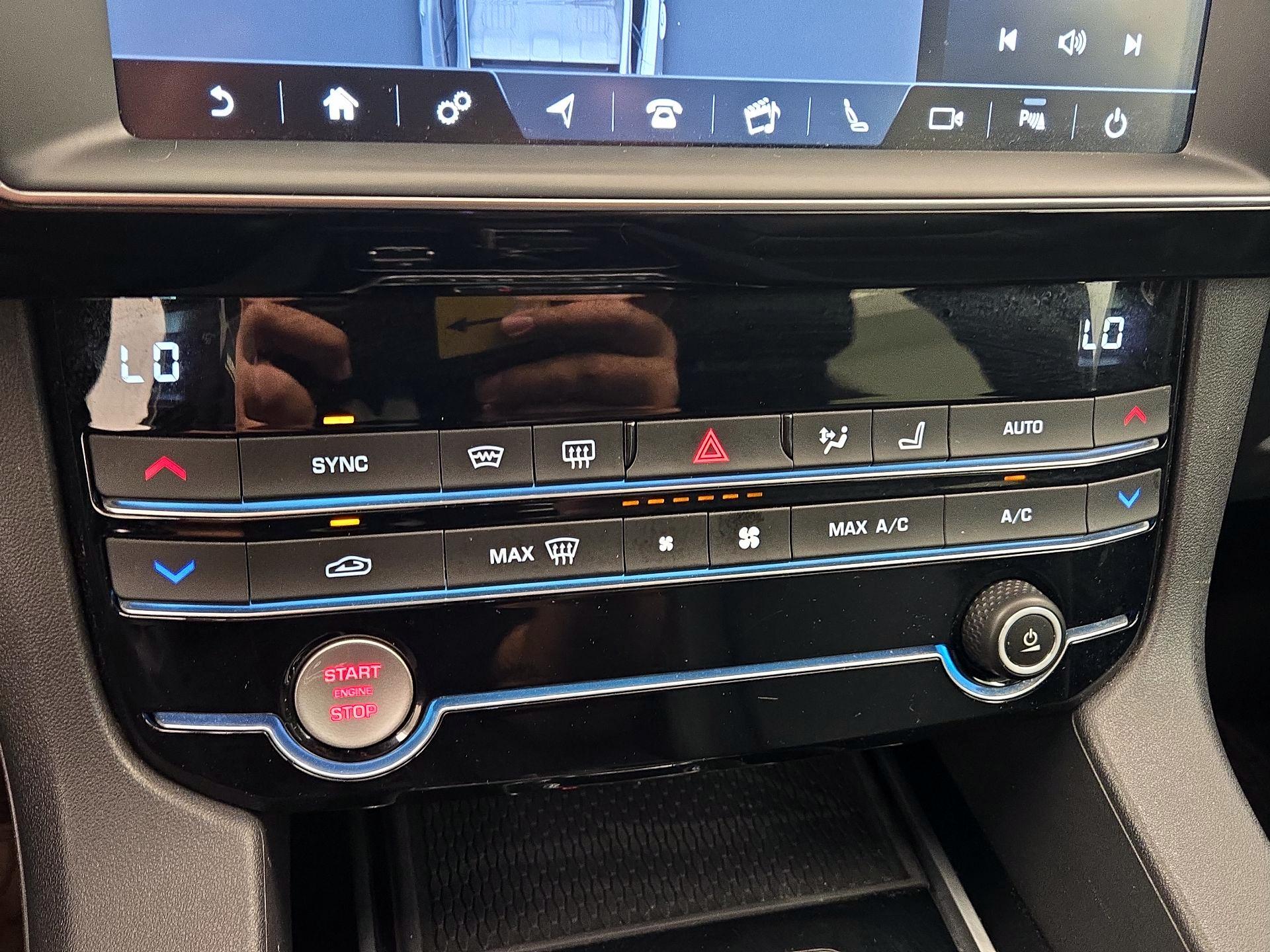 Thumbnail: 2020 Jaguar F-Pace - 17