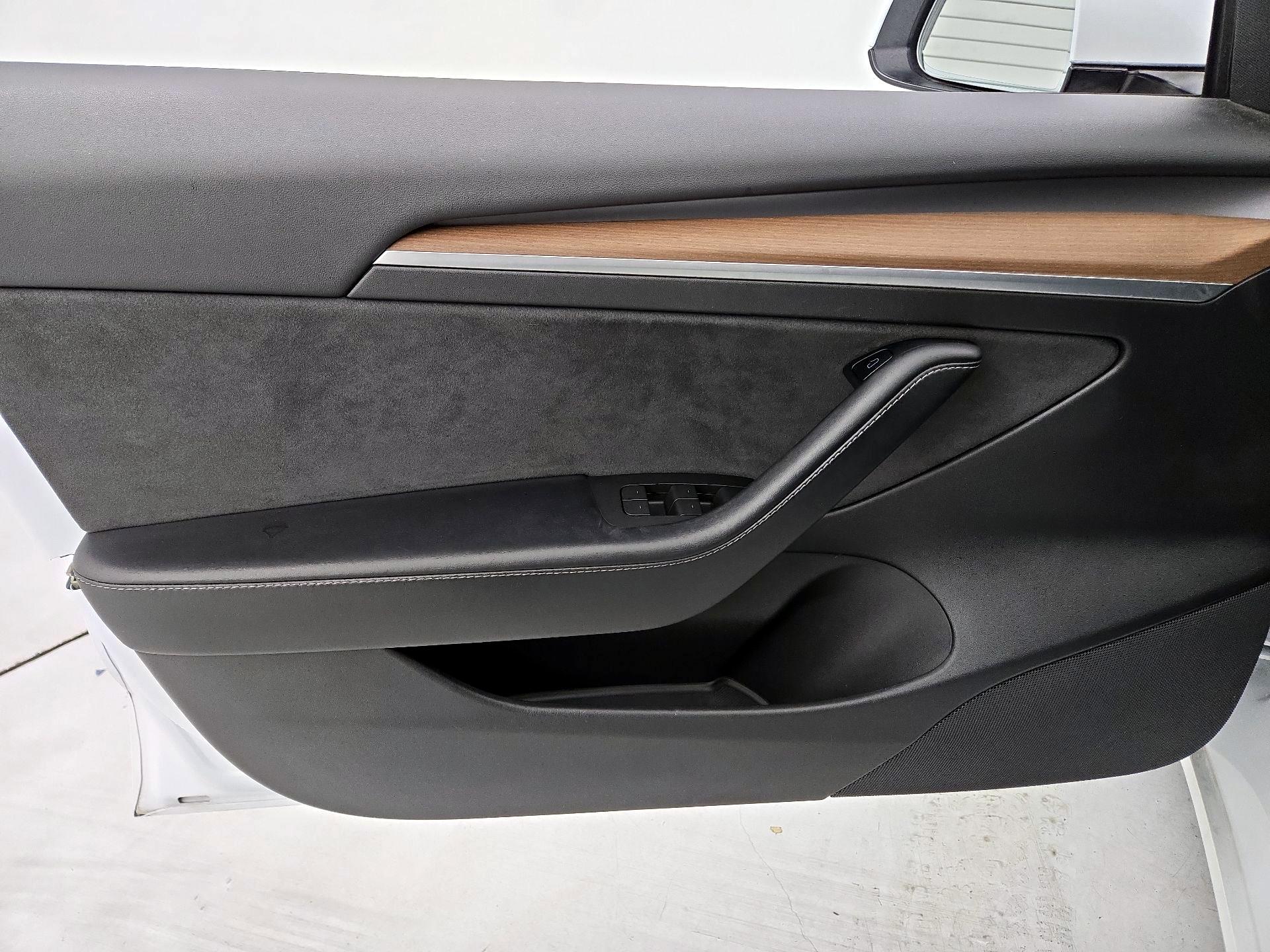 Thumbnail: 2021 Tesla Model 3 - 12
